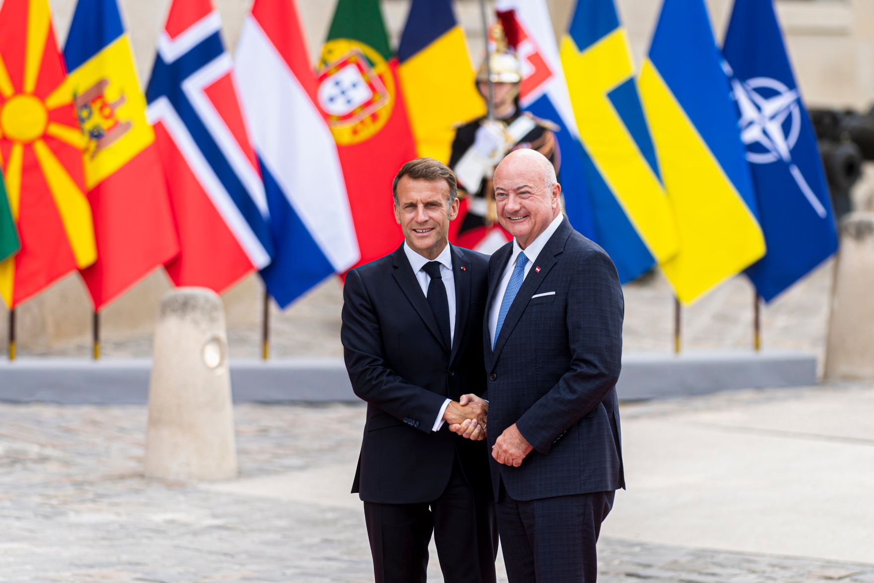Am 13. Juli 2026 reiste Bundeskanzler Christian Stocker (r.) zu einem mehrt&auml;gigen Arbeitsbesuch nach Paris. Im Bild mit dem Staatspr&auml;sident der Franz&ouml;sischen Republik Emmanuel Macron (l.).