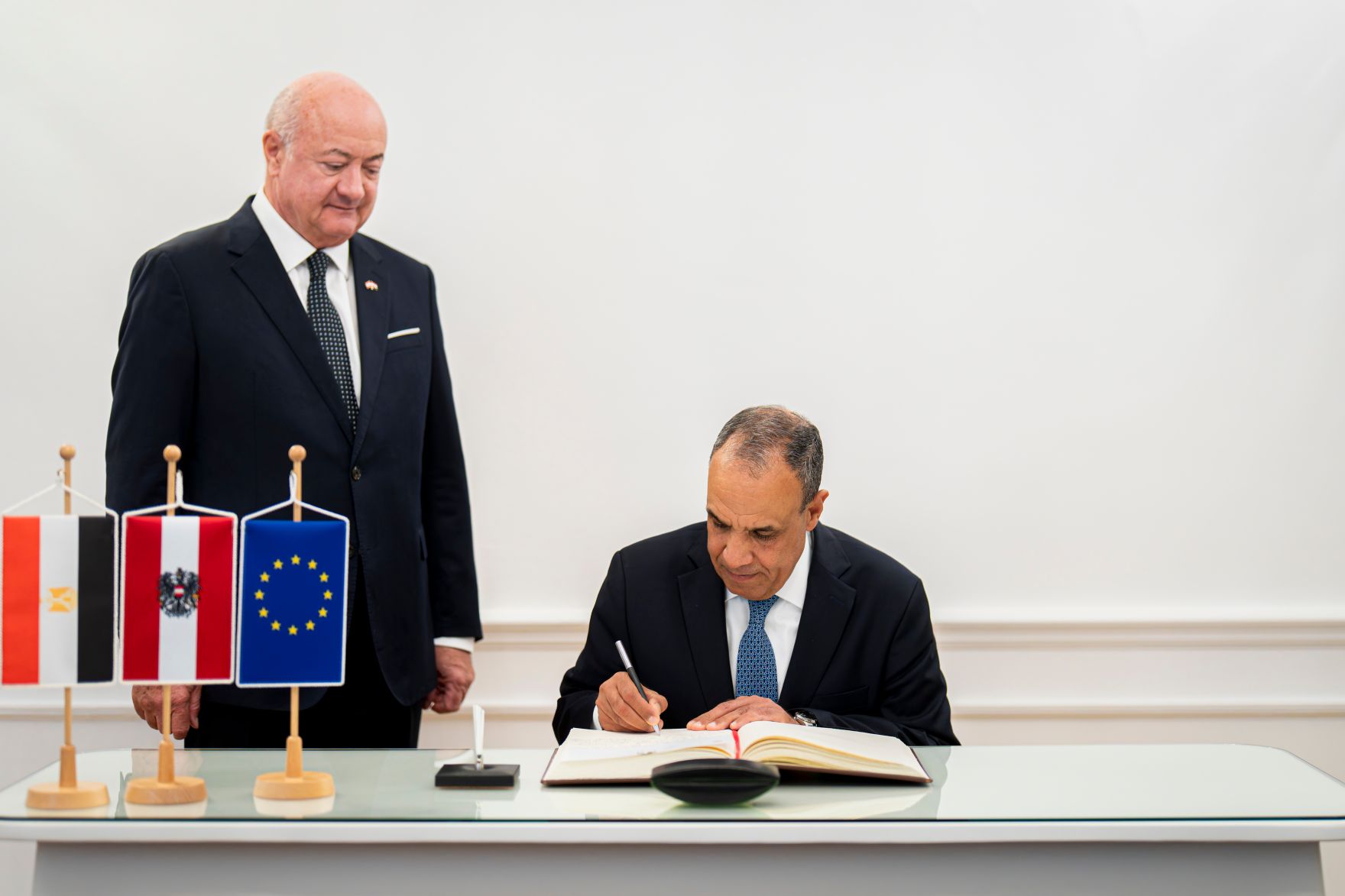 Am 15. Juli 2026 empfing Bundeskanzler Christian Stocker (l.) den Au&szlig;enminister der Arabischen Republik &Auml;gypten, Badr Abdelatty (r.) zu einem Arbeitsgespr&auml;ch.