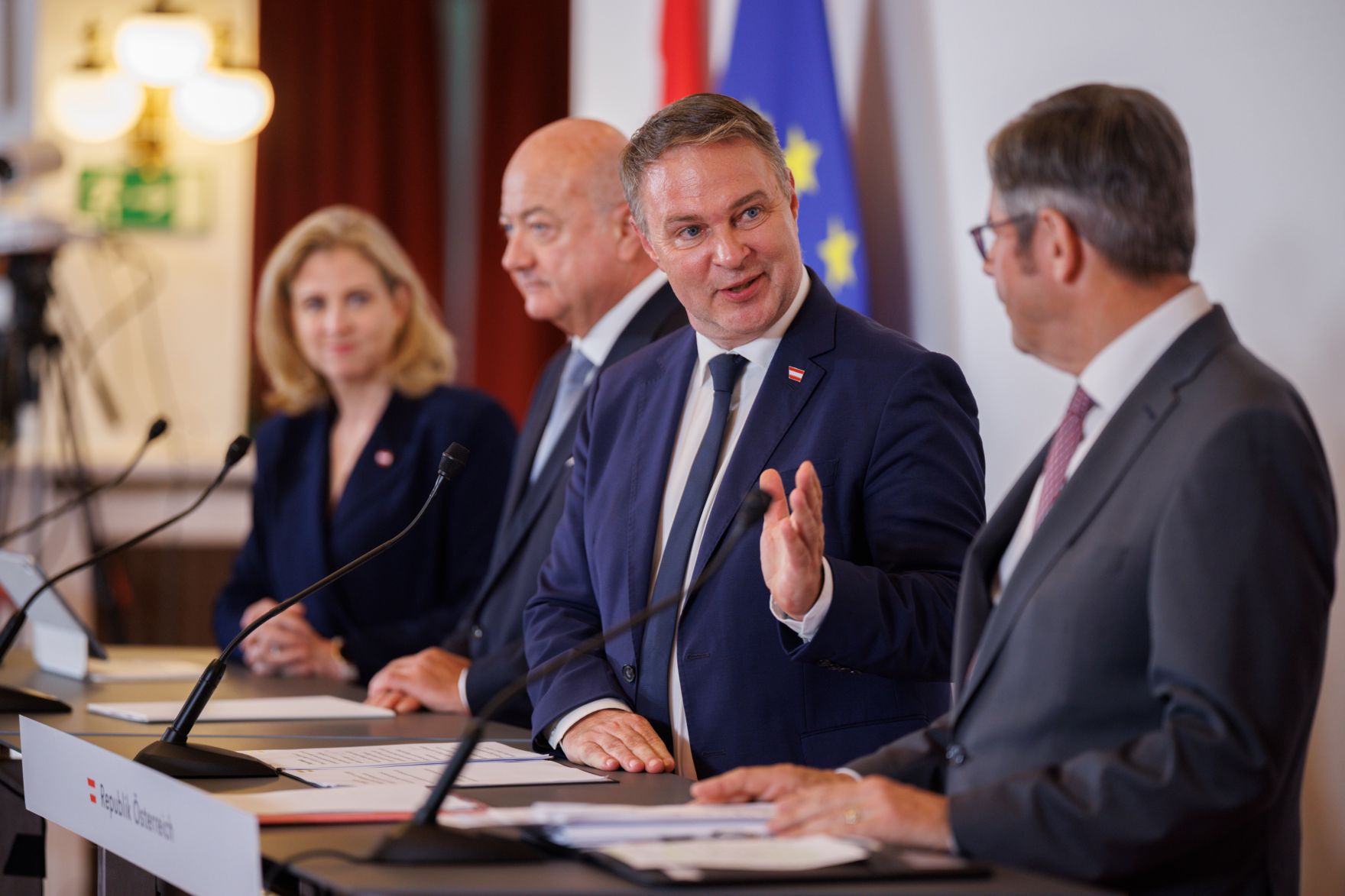Am 27. Juli 2026 fand der Sommerministerrat der &Ouml;sterreichischen Bundesregierung in der Schwarzenberg-Kaserne statt. Im Bild bei der Pressekonferenz.