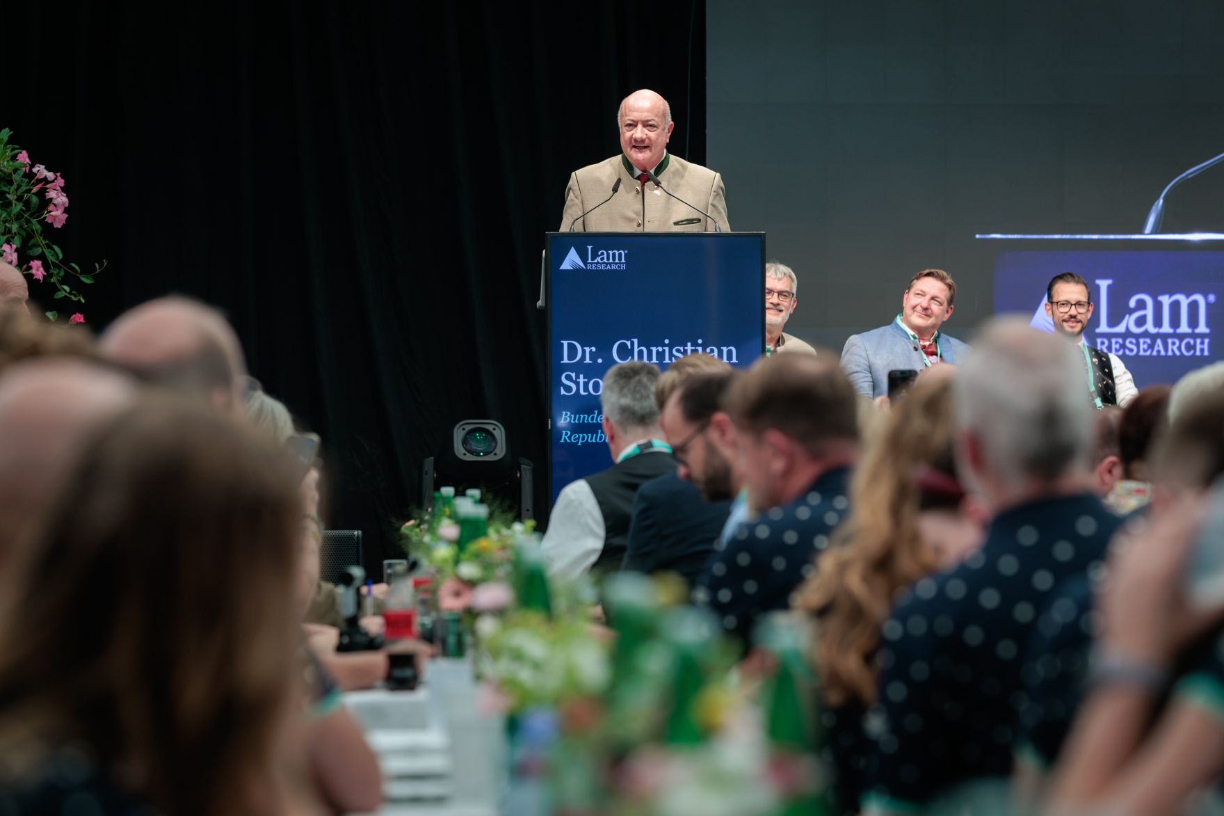 Am 30. Juli 2026 nahm Bundeskanzler Christian Stocker (m.) im Rahmen seines Bundesl&auml;ndertages in K&auml;rnten am Festakt anl&auml;sslich des 40-j&auml;hrigen Bestehens von Lam Research in Villach teil.