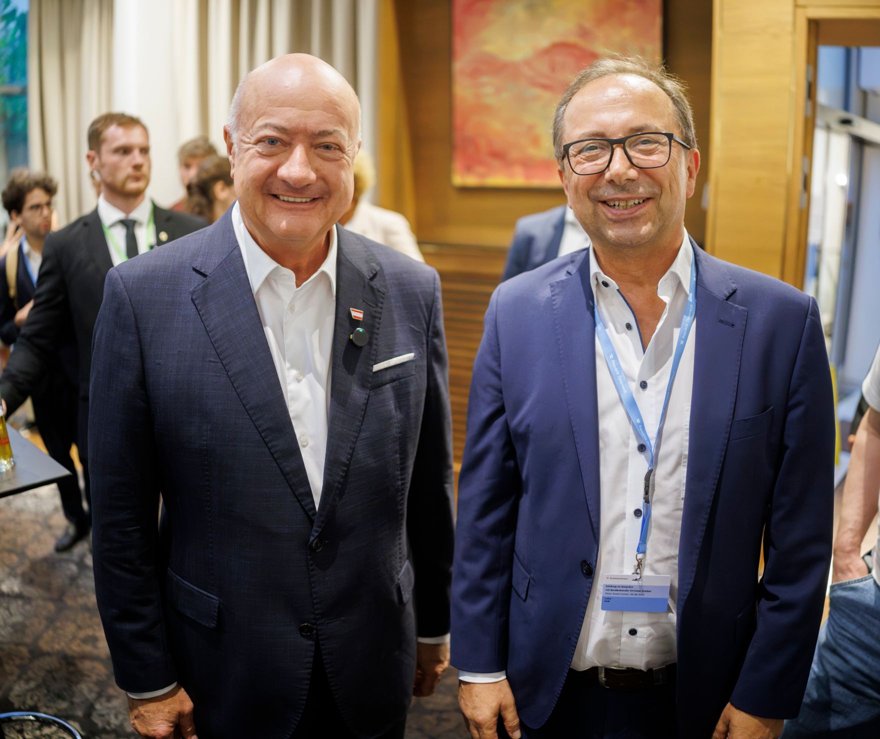 Am 7. August 2026 lud Bundeskanzler Christian Stocker (l.) zur Veranstaltung "&Ouml;sterreich im Gespr&auml;ch" in Salzburg.