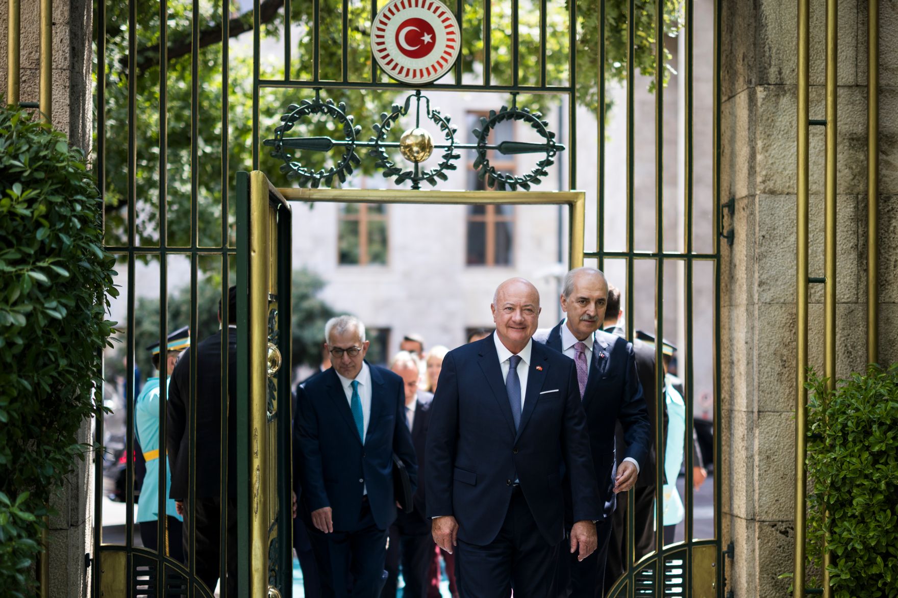 Am 10. August 2026 reiste Bundeskanzler Christian Stocker (2.v.r.) zu einem Arbeitsbesuch nach Ankara. Im Bild mit Numan Kurtulmuş (r.) dem Parlamentspr&auml;sidenten der Gro&szlig;en Nationalversammlung der T&uuml;rkei.