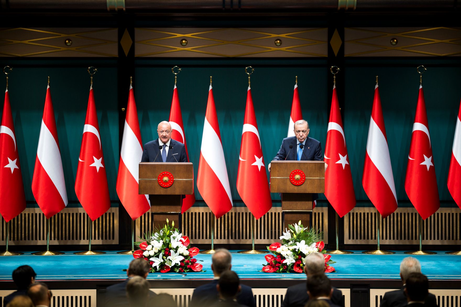 Am 10. August 2026 reiste Bundeskanzler Christian Stocker (l.) zu einem Arbeitsbesuch nach Ankara. Im Bild bei einer gemeinsamen Pressekonferenz mit dem Pr&auml;sident der Republik T&uuml;rkei Recep Tayyip Erdoğan (r.).