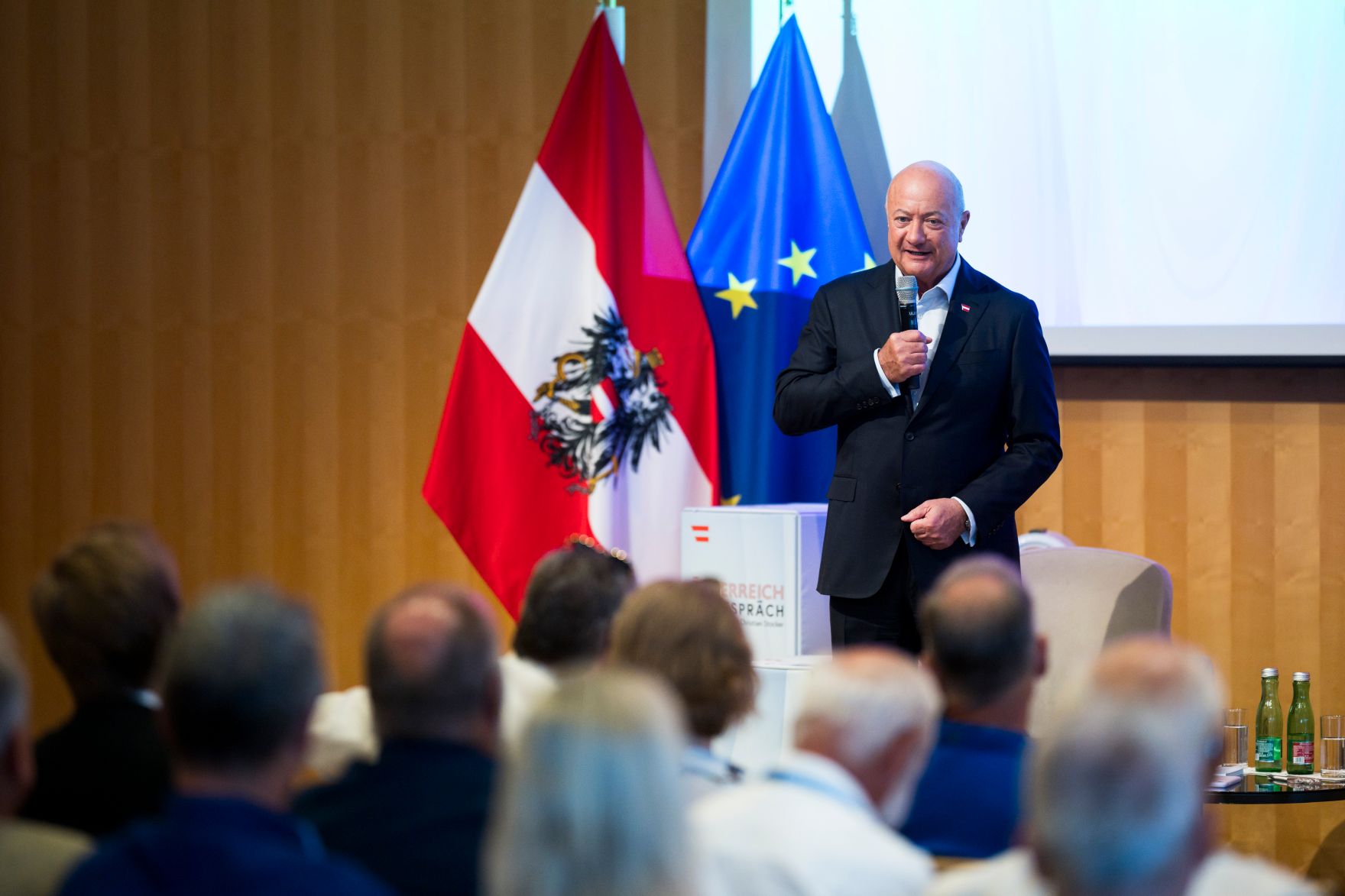 Am 11. August 2026 lud Bundeskanzler Christian Stocker (im Bild) zur Veranstaltung "&Ouml;sterreich im Gespr&auml;ch" in Villach.