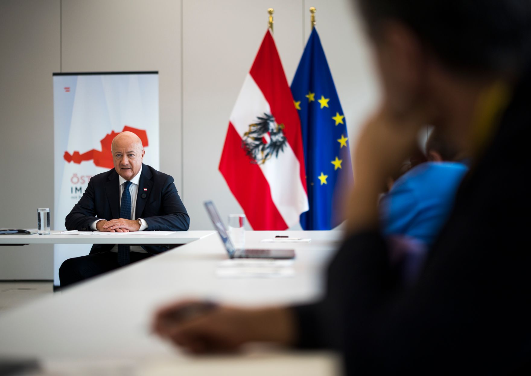 Am 21. August 2026 lud Bundeskanzler Christian Stocker (l.) zur Veranstaltung "&Ouml;sterreich im Gespr&auml;ch" in Eisenstadt.