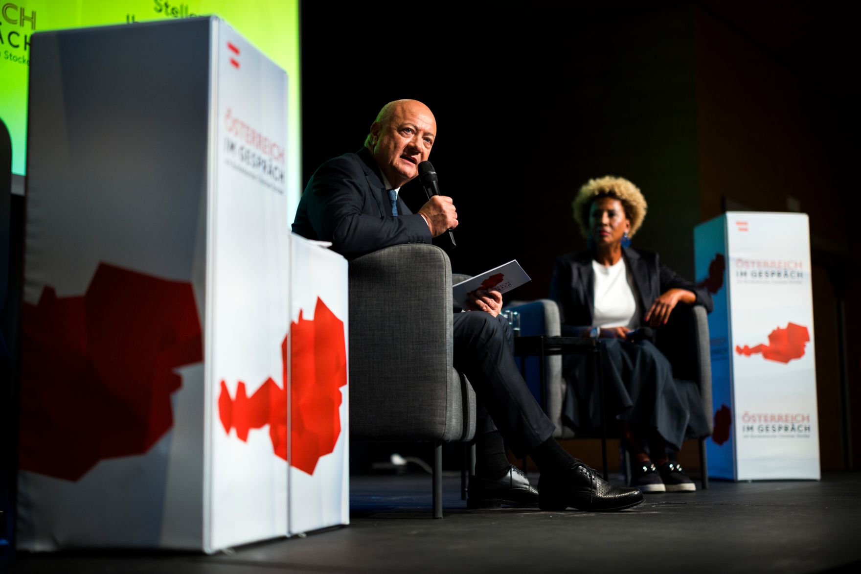 Am 21. August 2026 lud Bundeskanzler Christian Stocker (l.) zur Veranstaltung "&Ouml;sterreich im Gespr&auml;ch" in Eisenstadt.
