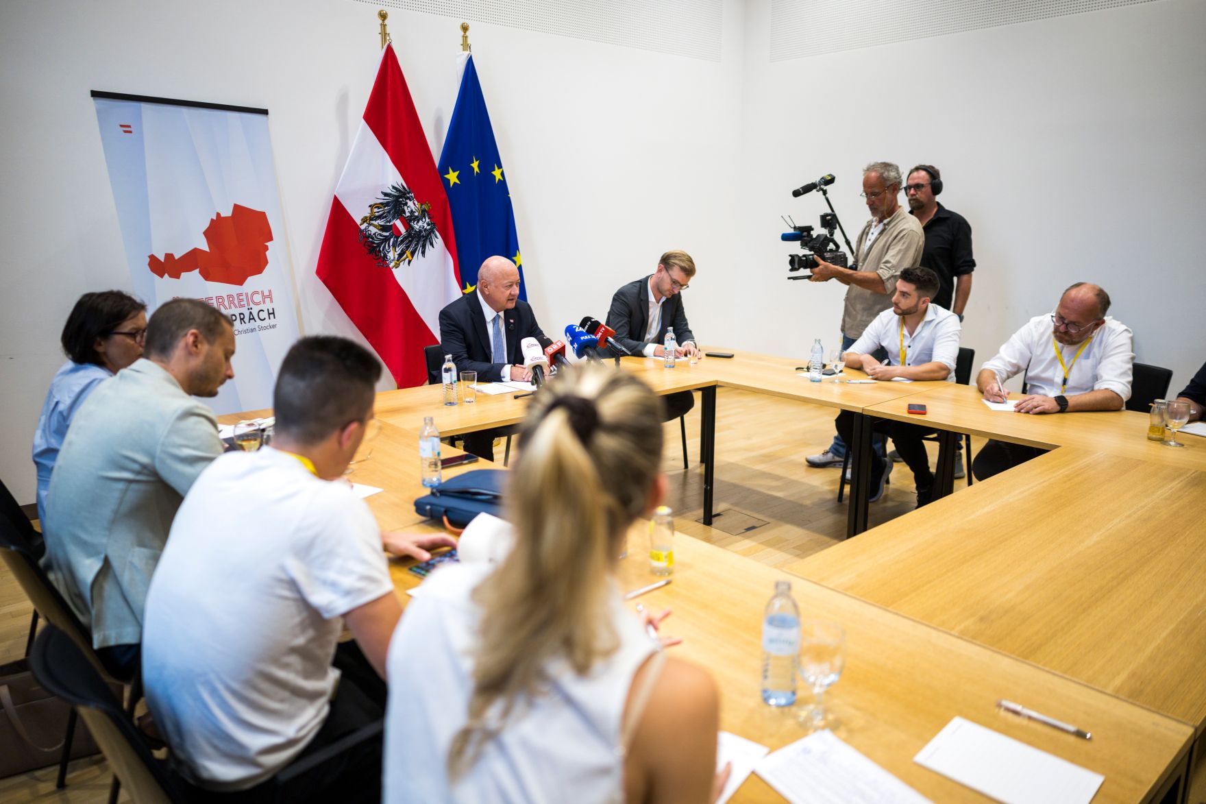 Am 25. August 2026 lud Bundeskanzler Christian Stocker zur Veranstaltung "&Ouml;sterreich im Gespr&auml;ch" in Linz.