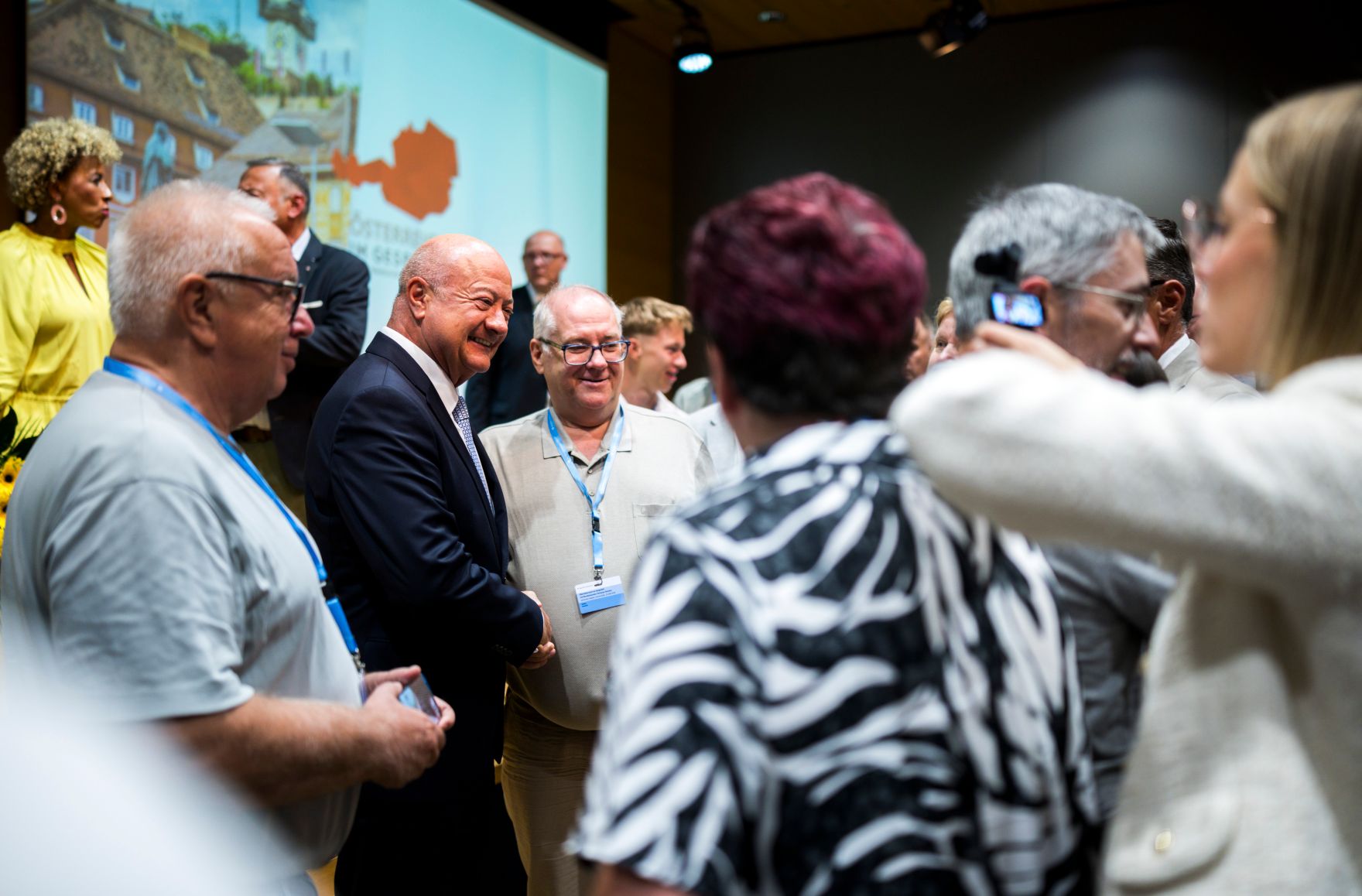Am 25. August 2026 lud Bundeskanzler Christian Stocker (l.) zur Veranstaltung "&Ouml;sterreich im Gespr&auml;ch" in Linz.