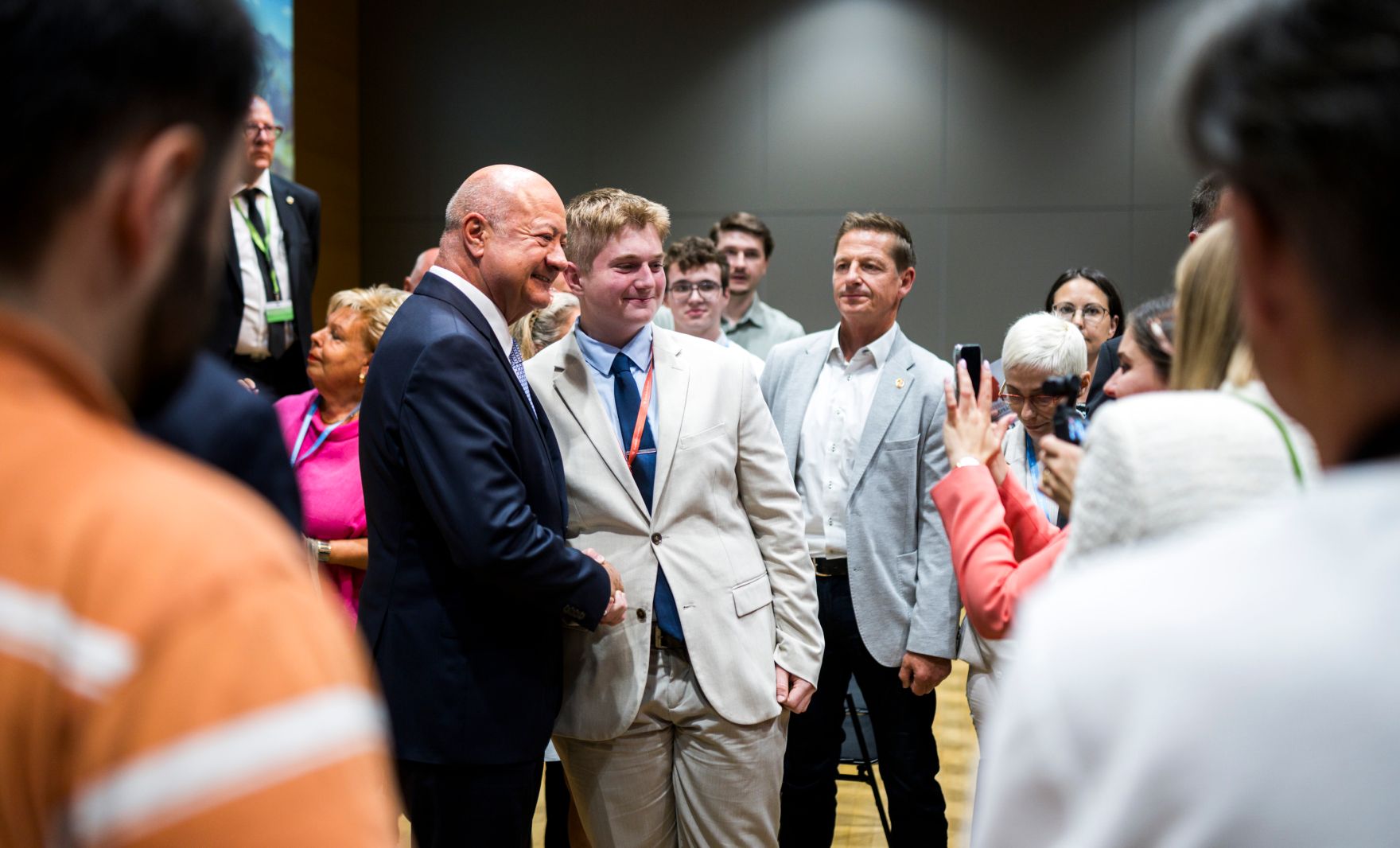 Am 25. August 2026 lud Bundeskanzler Christian Stocker (l.) zur Veranstaltung "&Ouml;sterreich im Gespr&auml;ch" in Linz.