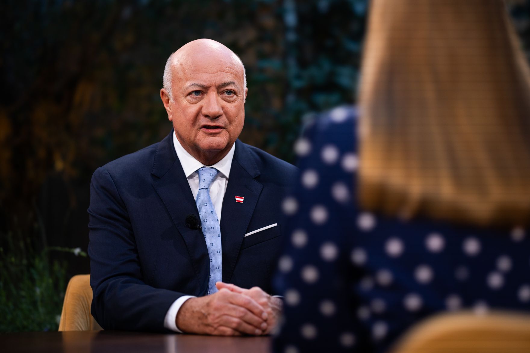 Am 31. August 2026 war Bundeskanzler Christian Stocker (l.) zu Gast beim ORF-Sommergespr&auml;ch. Im Bild mit Moderatorin Simone Stribl (r.).