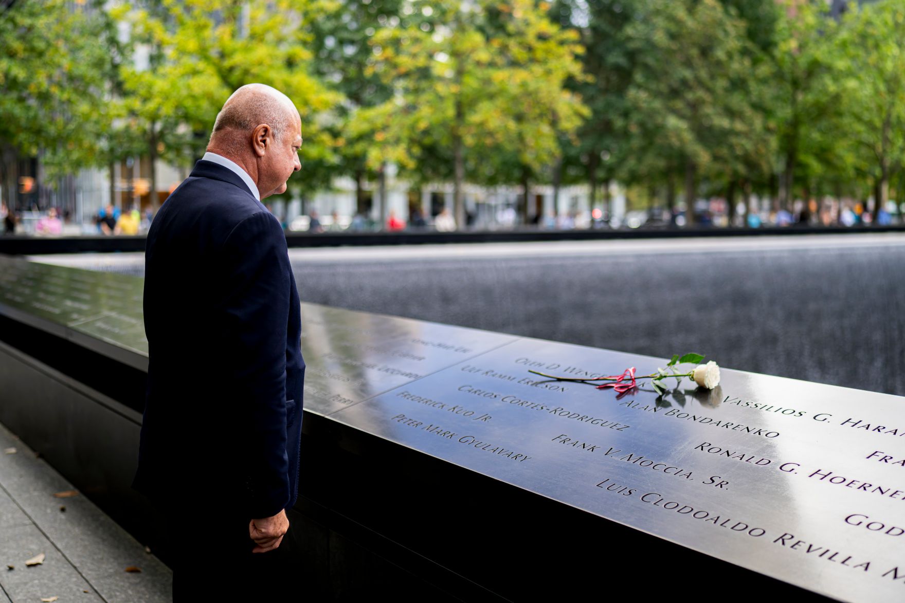 Am 21. September reiste Bundeskanzler Christian Stocker zu einem mehrt&auml;gigen Arbeitsbesuch nach New York. Im Bild beim Besuch der 9/11 Gedenkst&auml;tte und Kranzniederlegung.