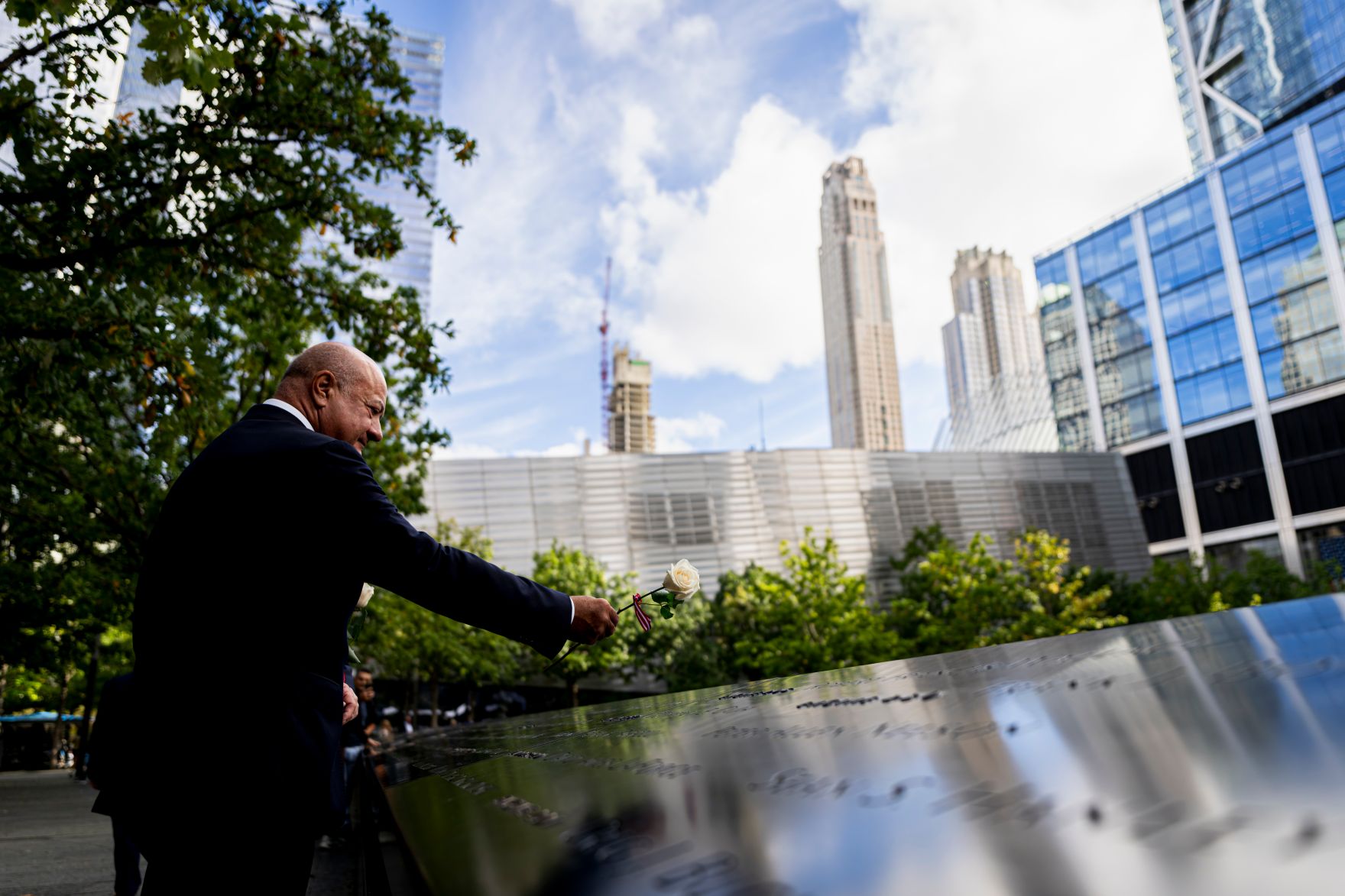Am 21. September reiste Bundeskanzler Christian Stocker zu einem mehrt&auml;gigen Arbeitsbesuch nach New York. Im Bild beim Besuch der 9/11 Gedenkst&auml;tte und Kranzniederlegung.