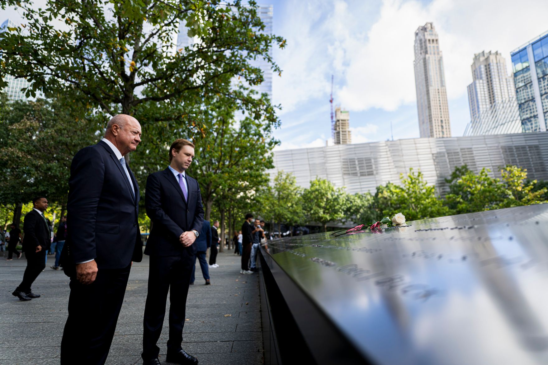 Am 21. September reiste Bundeskanzler Christian Stocker zu einem mehrt&auml;gigen Arbeitsbesuch nach New York. Im Bild beim Besuch der 9/11 Gedenkst&auml;tte und Kranzniederlegung.