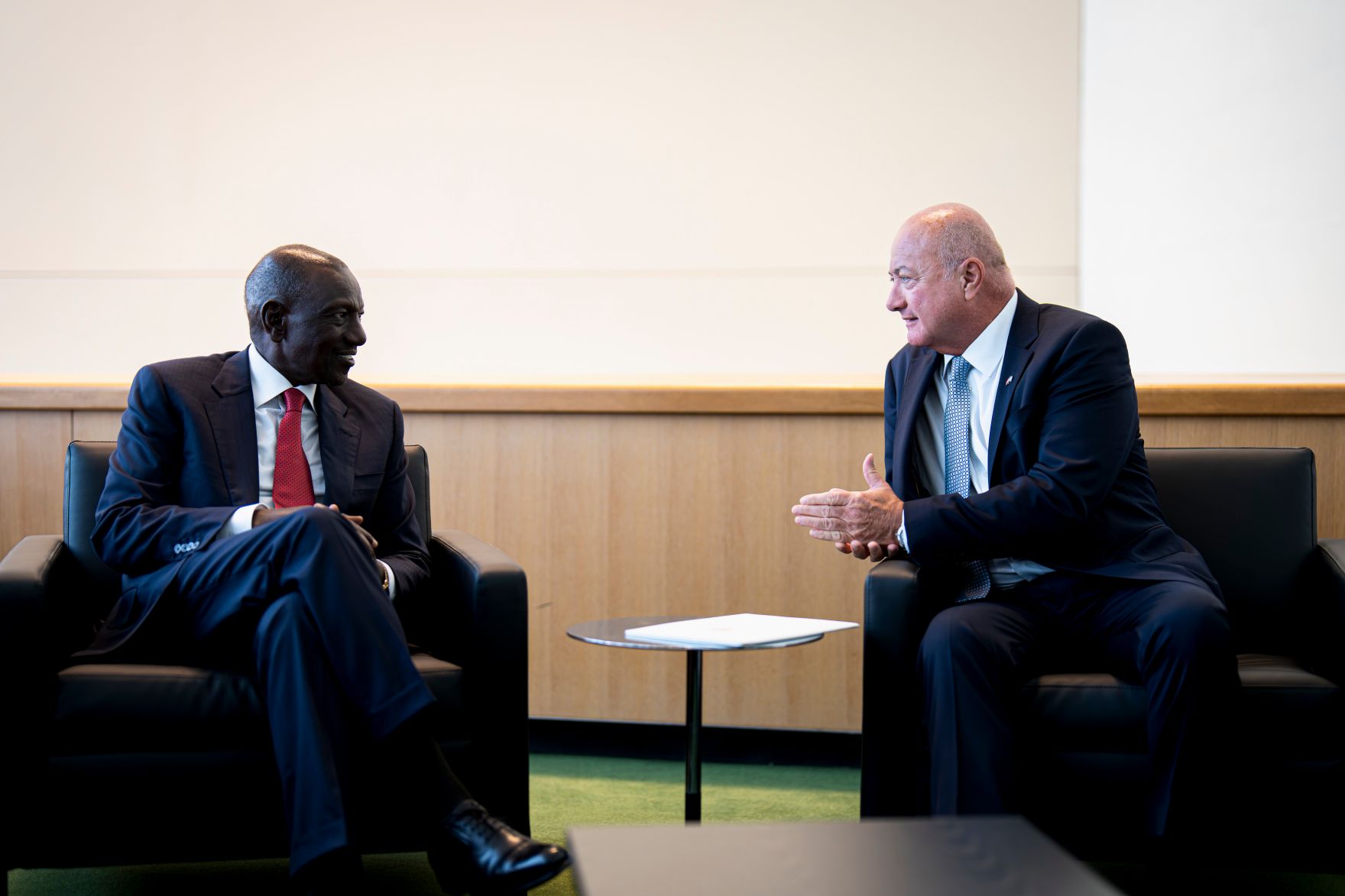 Am 21. September reiste Bundeskanzler Christian Stocker (r.) zu einem mehrt&auml;gigen Arbeitsbesuch nach New York. Im Bild mit dem Pr&auml;sidenten der Republik Kenia, William Ruto (l.).