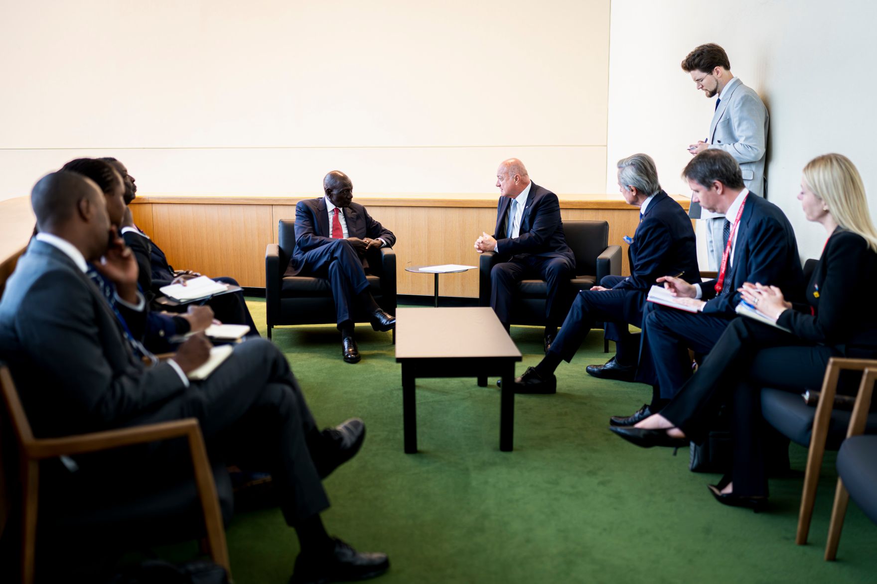Am 21. September reiste Bundeskanzler Christian Stocker (r.) zu einem mehrt&auml;gigen Arbeitsbesuch nach New York. Im Bild mit dem Pr&auml;sidenten der Republik Kenia, William Ruto (l.).