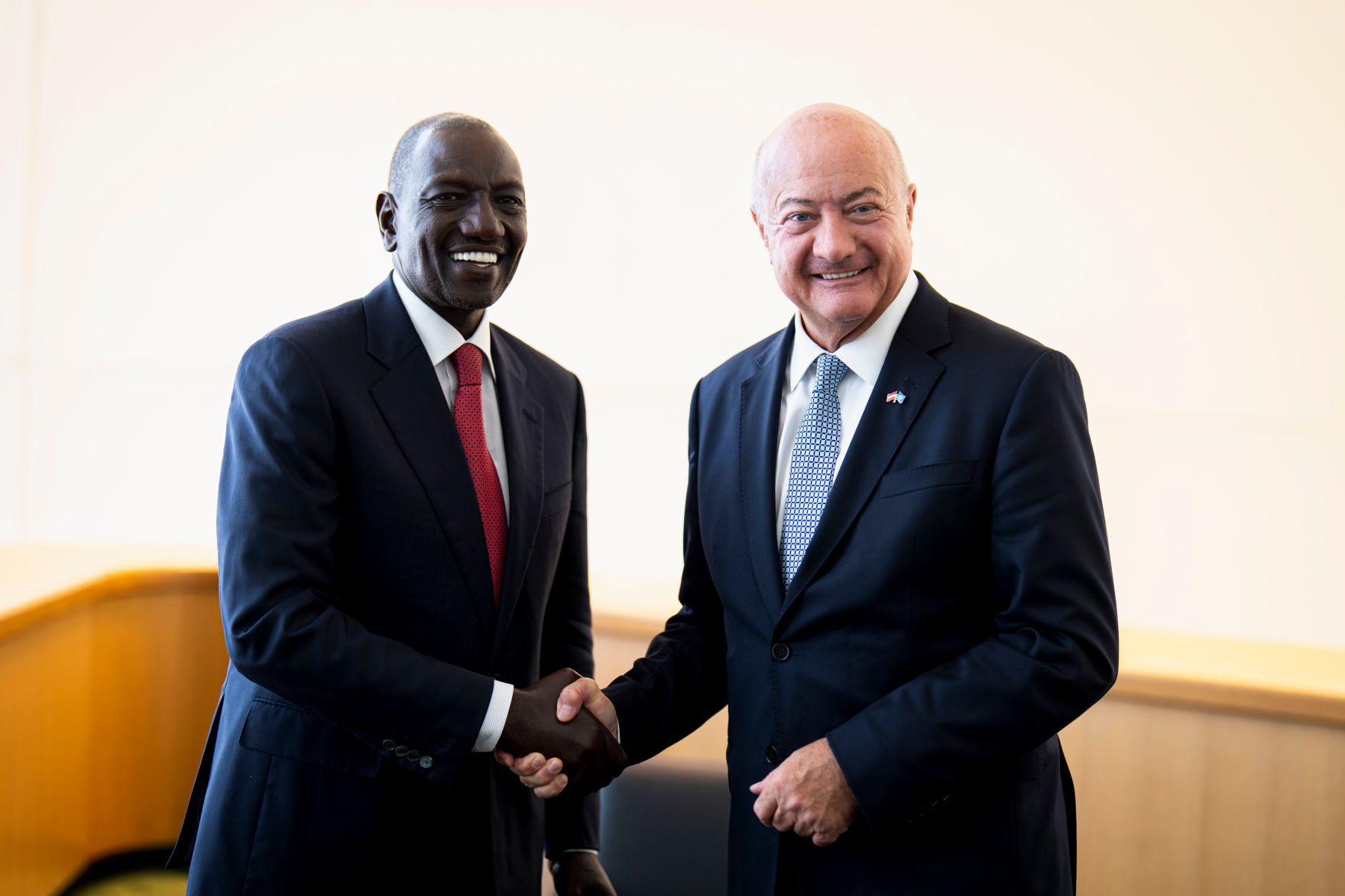 Am 21. September reiste Bundeskanzler Christian Stocker (r.) zu einem mehrt&auml;gigen Arbeitsbesuch nach New York. Im Bild mit dem Pr&auml;sidenten der Republik Kenia, William Ruto (l.).