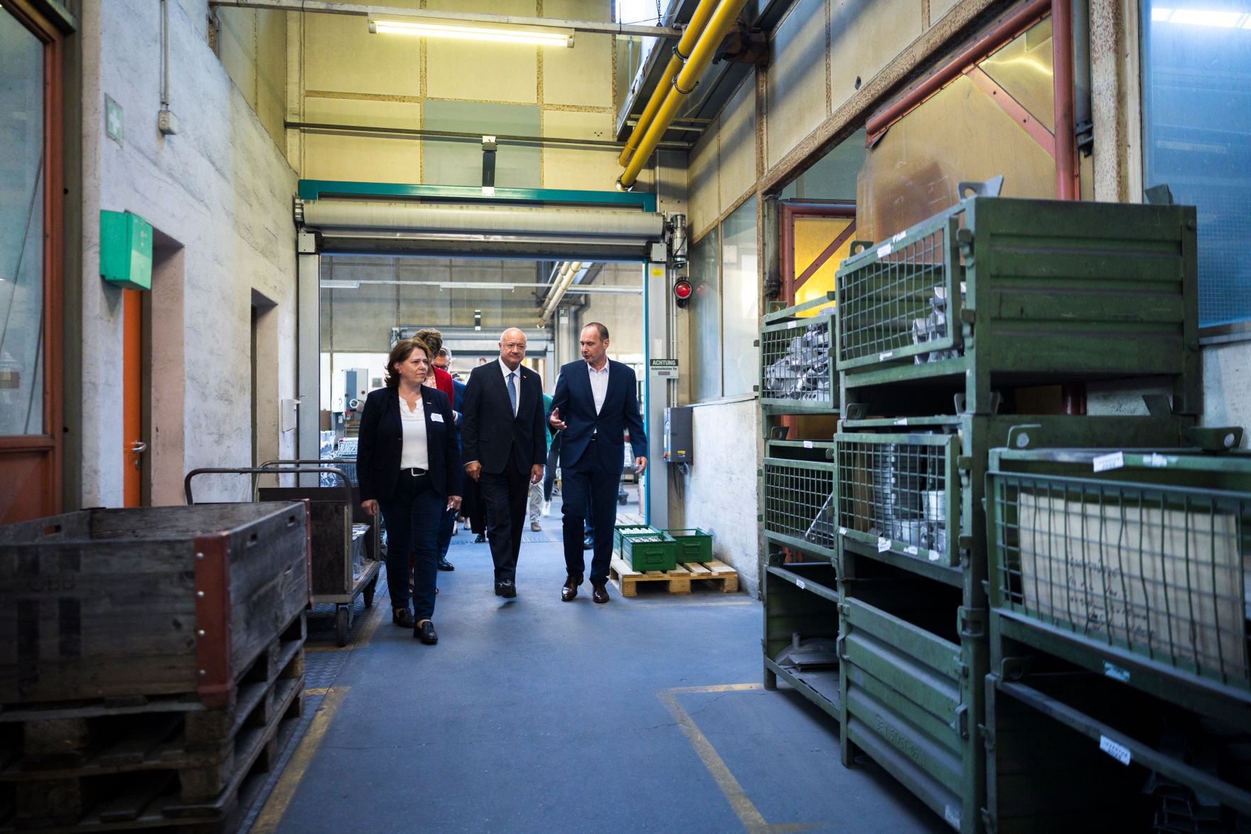 Am 29. September 2026 besuchte Bundeskanzler Christian Stocker (im Bild) im Rahmen seines Bundesl&auml;ndertages in Nieder&ouml;sterreich die S. Sch&ouml;sswender-Werke Metallgie&szlig;erei GmbH.