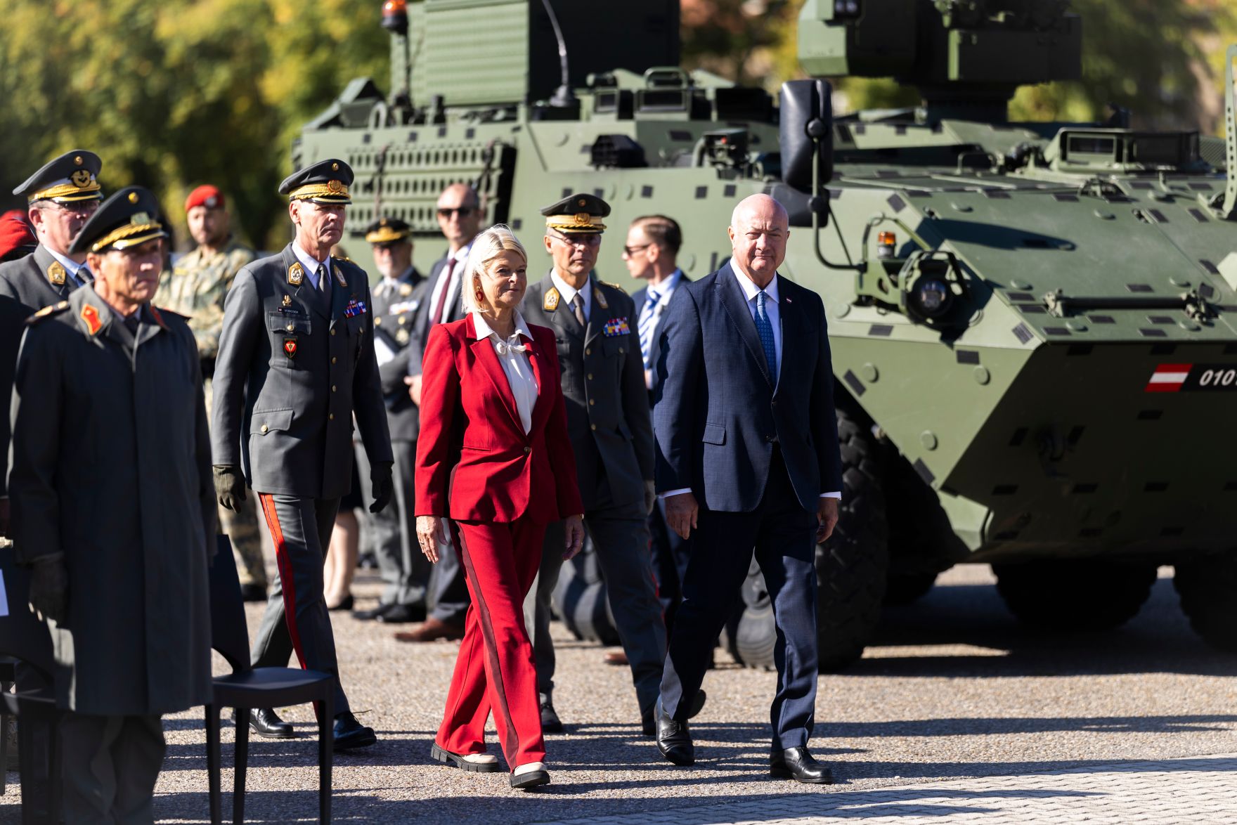 Am 29. September 2026 nahm Bundeskanzler Christian Stocker gemeinsam mit Bundesministerin Klaudia Tanner an der Verabschiedung und Amts&uuml;bernahme des Generalstabschefs in der Maria-Theresien-Kaserne teil.