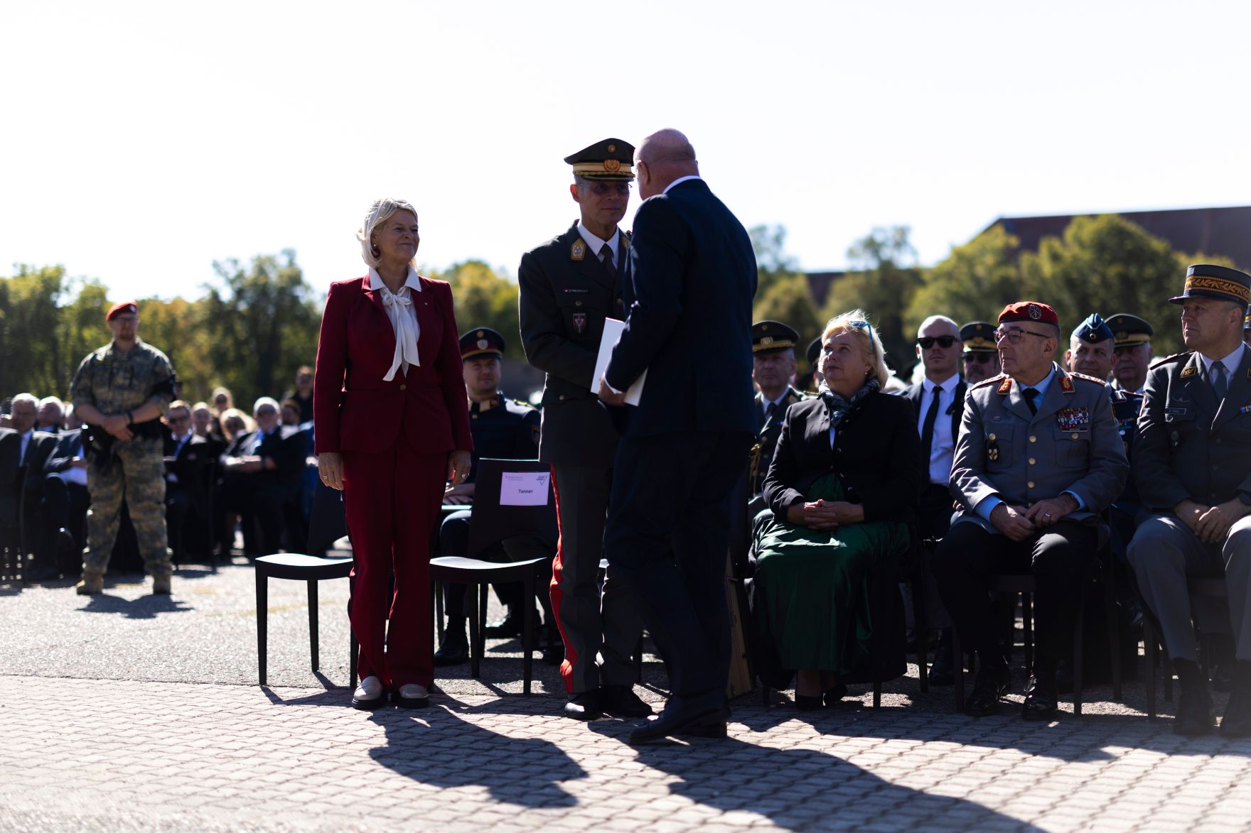 Am 29. September 2026 nahm Bundeskanzler Christian Stocker gemeinsam mit Bundesministerin Klaudia Tanner an der Verabschiedung und Amts&uuml;bernahme des Generalstabschefs in der Maria-Theresien-Kaserne teil.