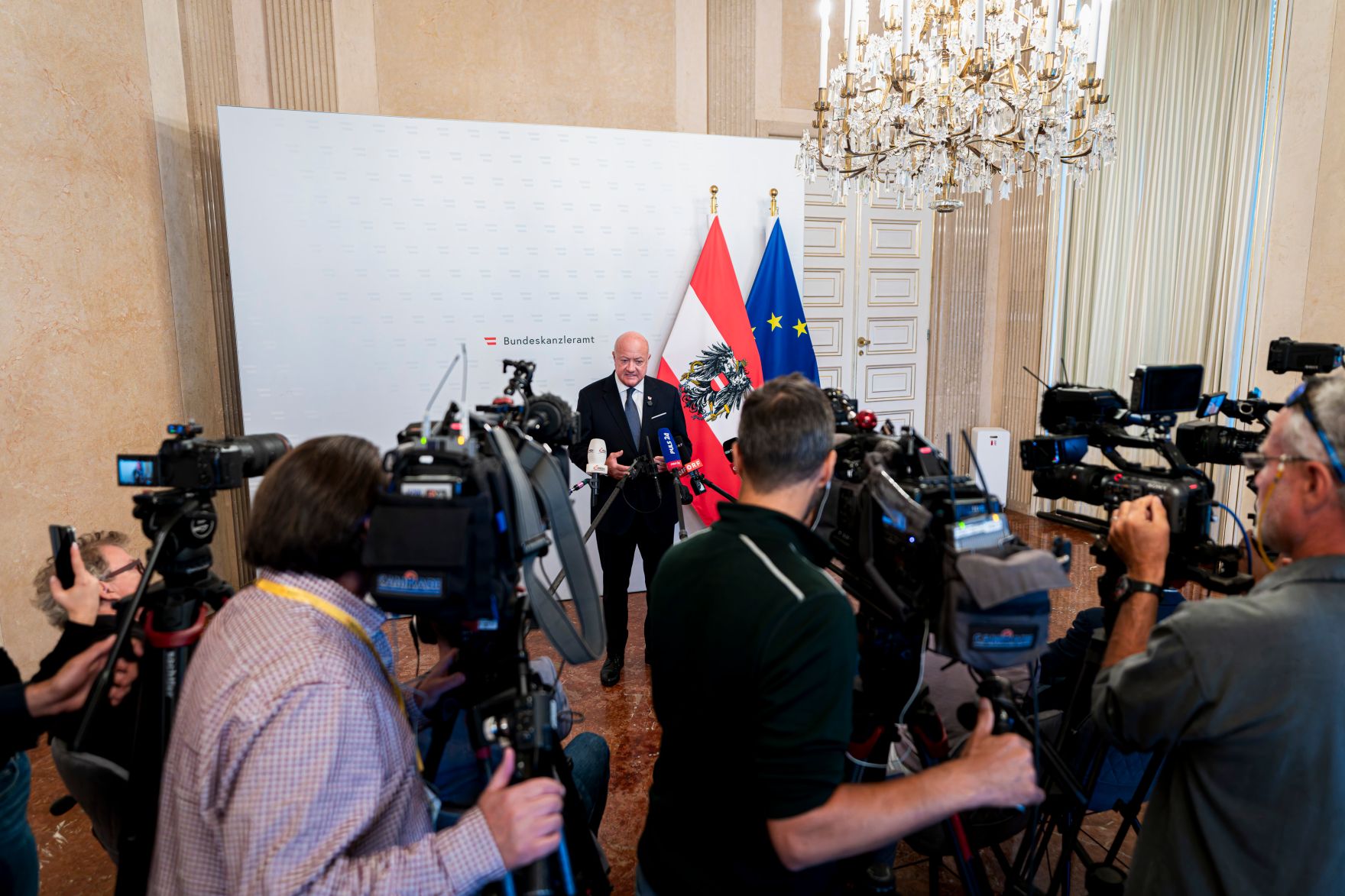 Am 12. Oktober 2026 gab Bundeskanzler Christian Stocker (im Bild) ein Pressestatement zur Sanierungsoffensive.
