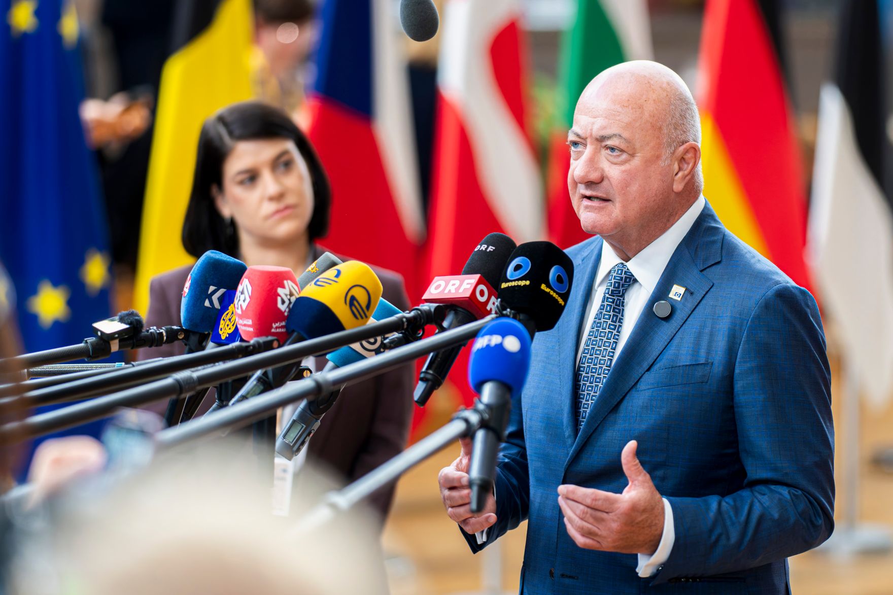 Am 15. Oktober 2026 nahm Bundeskanzler Christian Stocker an dem Treffen der EU-Staats- und Regierungschefs in Br&uuml;ssel teil. Im Bild beim Doorstep.