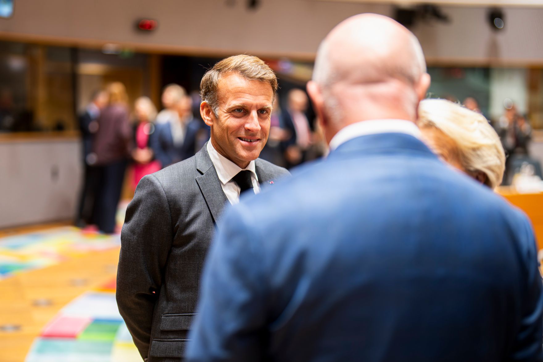Am 15. Oktober 2026 nahm Bundeskanzler Christian Stocker an dem Treffen der EU-Staats- und Regierungschefs in Br&uuml;ssel teil. Im Bild mit franz&ouml;sischen Bundespr&auml;sident Emmanuel Macron (l.)