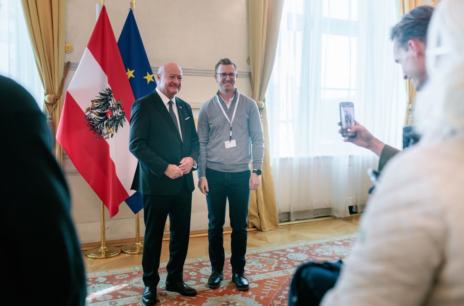 Am 26. Oktober 2026 lud Bundeskanzler Christian Stocker (im Bild) anl&auml;sslich des Nationalfeiertags Besucherinnen und Besucher zum Tag der offenen T&uuml;r ins Bundeskanzleramt.