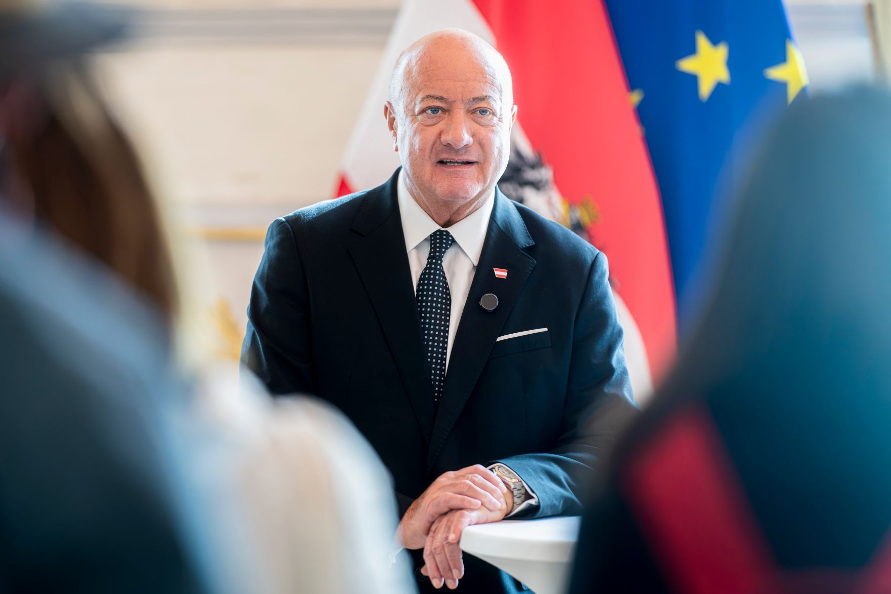Am 26. Oktober 2026 lud Bundeskanzler Christian Stocker (im Bild) anl&auml;sslich des Nationalfeiertags Besucherinnen und Besucher zum Tag der offenen T&uuml;r ins Bundeskanzleramt.