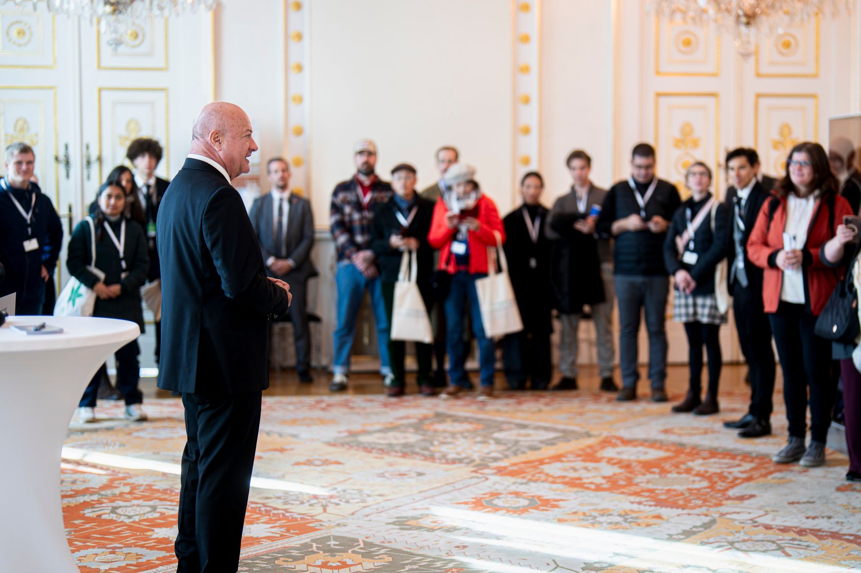 Am 26. Oktober 2026 lud Bundeskanzler Christian Stocker (im Bild) anl&auml;sslich des Nationalfeiertags Besucherinnen und Besucher zum Tag der offenen T&uuml;r ins Bundeskanzleramt.