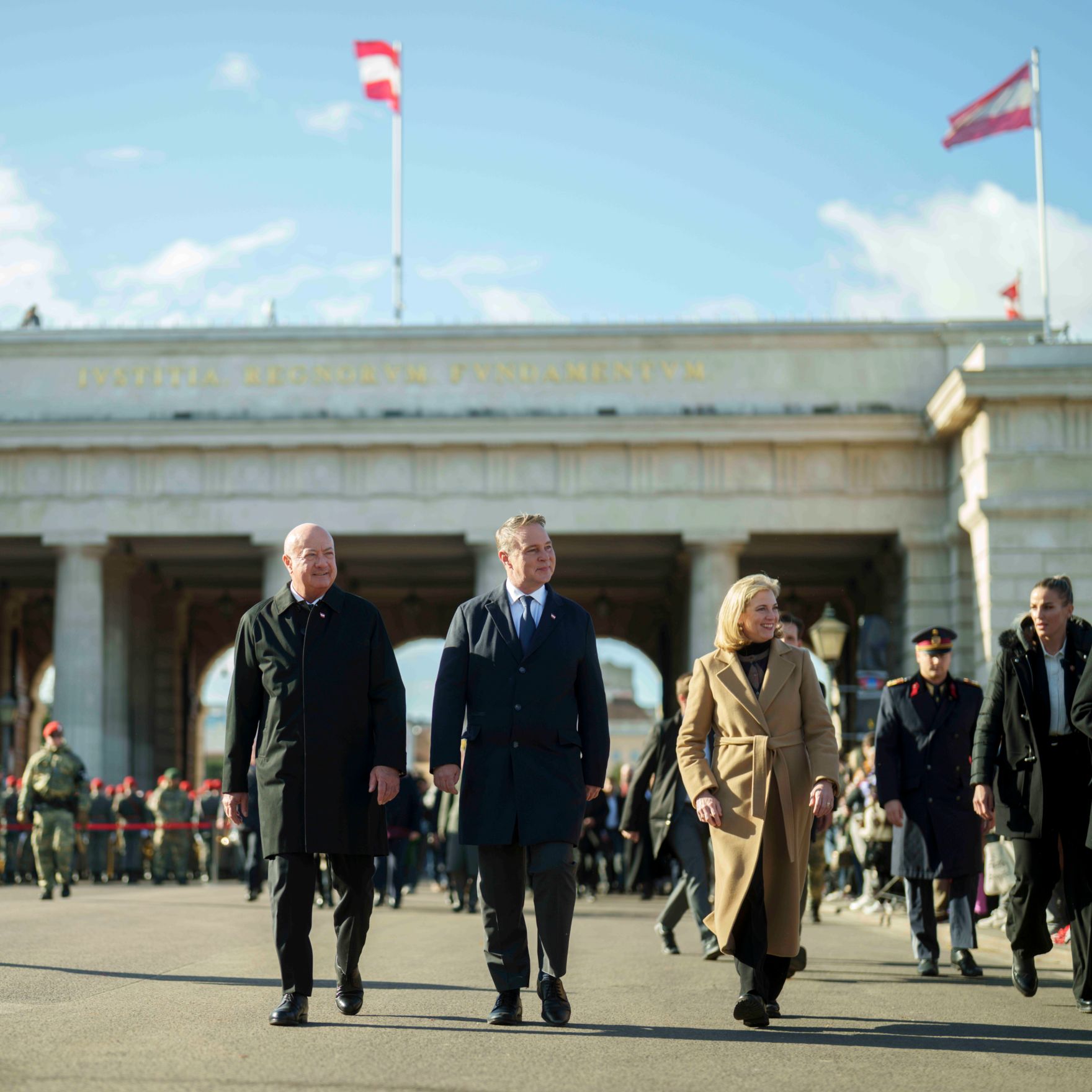 Am 26. Oktober 2026 fanden anl&auml;sslich des Nationalfeiertages Feierlichkeiten am Wiener Heldenplatz statt. Im Bild (v.l.n.r.) Bundesministerin Beate Meinl-Reisinger, Vizekanzler Andreas Babler und Bundeskanzler Christian Stocker.