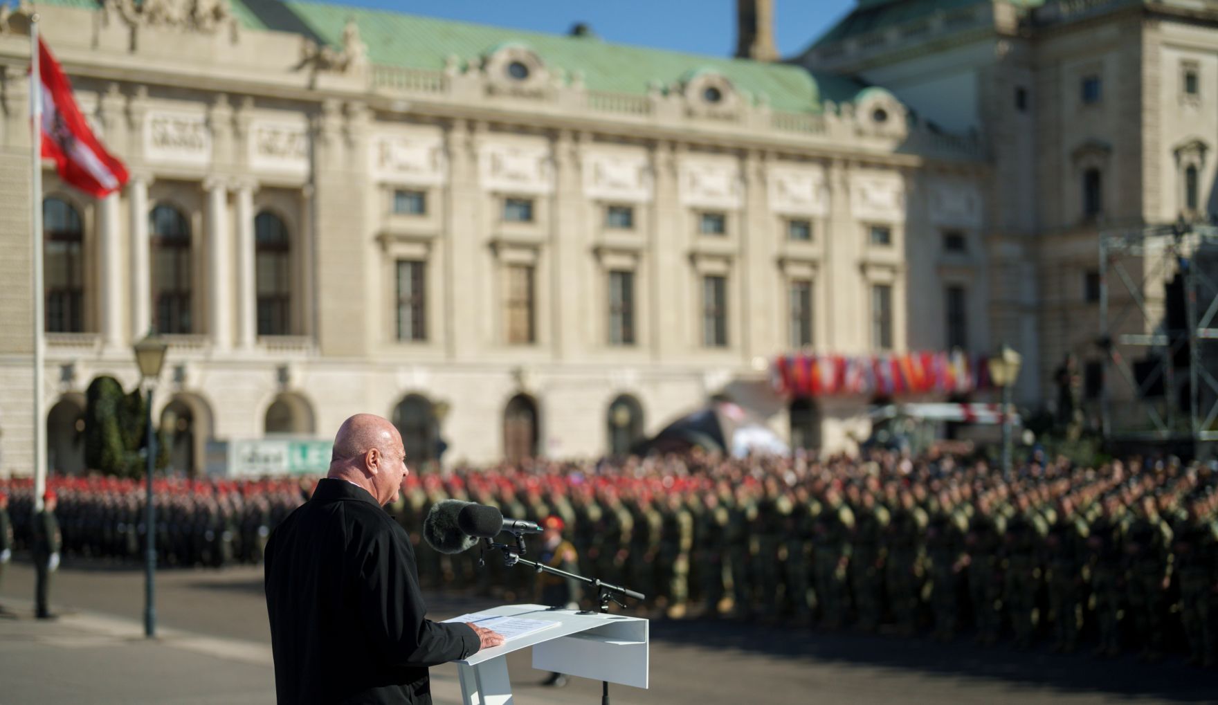 Am 26. Oktober 2026 fanden anl&auml;sslich des Nationalfeiertages Feierlichkeiten am Wiener Heldenplatz statt. Im Bild Bundeskanzler Christian Stocker.