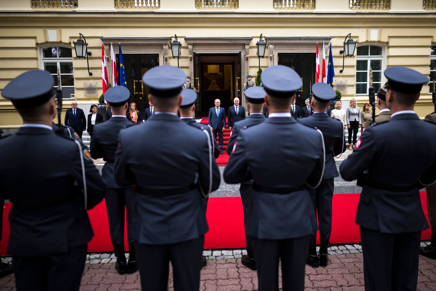 Am 17. September 2026 reiste Bundeskanzler Christian Stocker (m.r.) zu einem Arbeitsbesuch nach Warschau. Im Bild mit dem Premierminister von Polen Donald Tusk (m.l.).