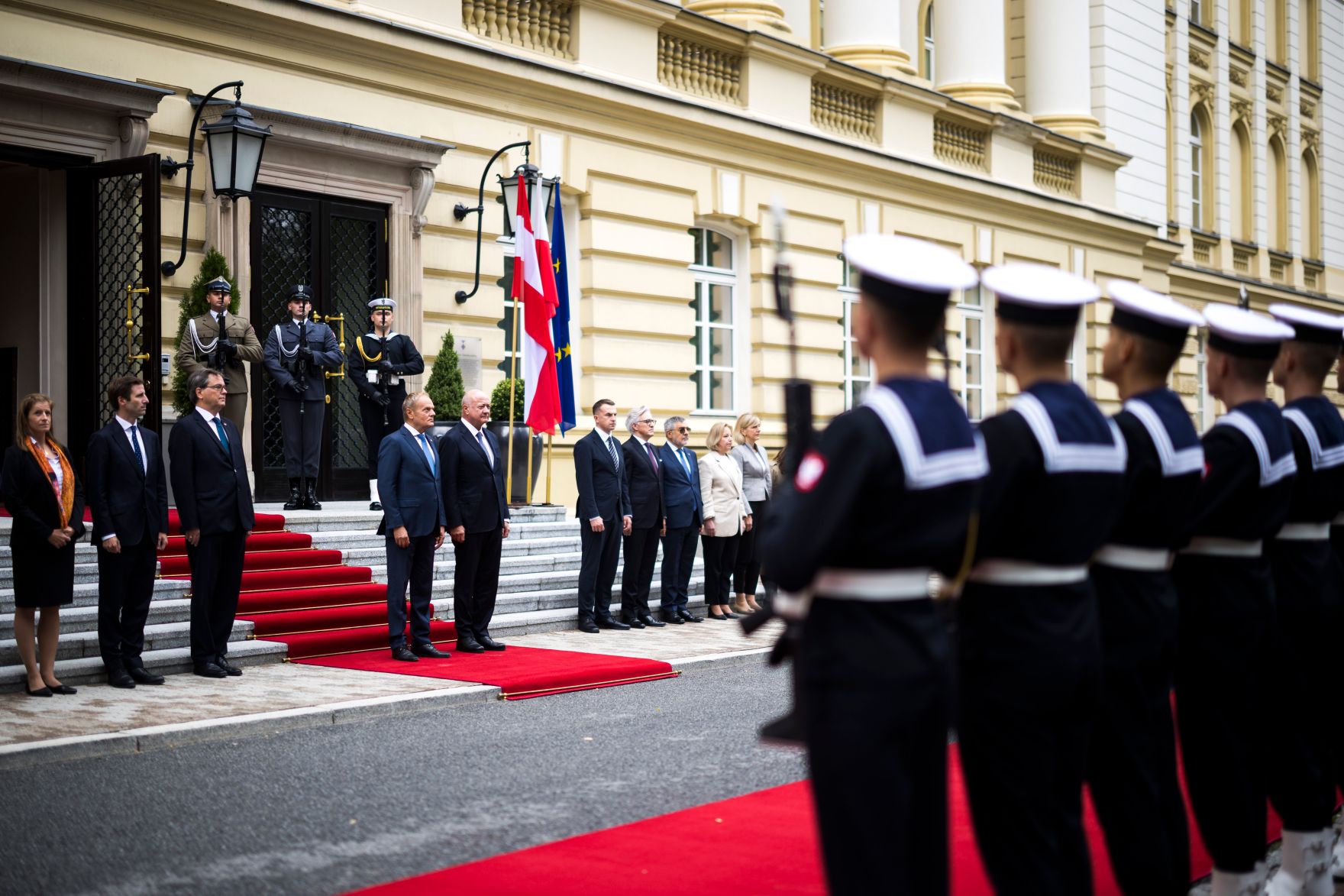 Am 17. September 2026 reiste Bundeskanzler Christian Stocker zu einem Arbeitsbesuch nach Warschau. Im Bild mit dem Premierminister von Polen Donald Tusk.