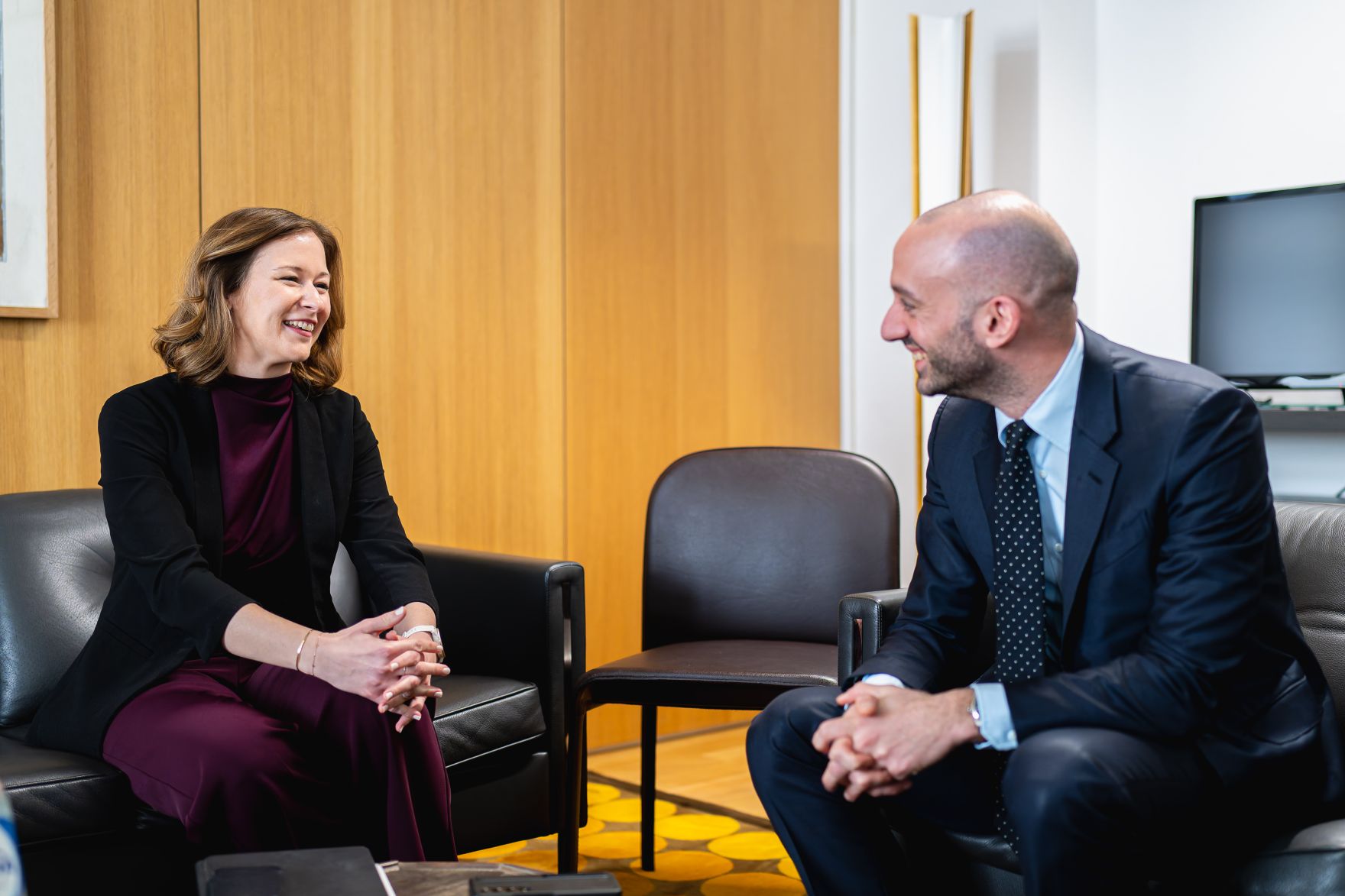 Am 18. M&auml;rz 2025 reiste Bundesministerin Claudia Plakolm (l.) nach Br&uuml;ssel und nahm am Rat f&uuml;r &bdquo;Allgemeine Angelegenheiten&ldquo; der Europ&auml;ischen Union in Br&uuml;ssel teil. Im Bild mit dem franz&ouml;sischen EU-Minister Benjamin Haddad (r.).