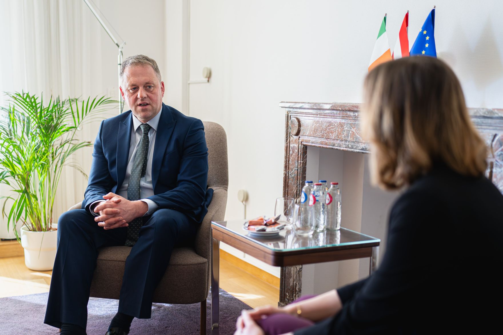 Am 18. M&auml;rz 2025 reiste Bundesministerin Claudia Plakolm (r.) nach Br&uuml;ssel und nahm am Rat f&uuml;r &bdquo;Allgemeine Angelegenheiten&ldquo; der Europ&auml;ischen Union in Br&uuml;ssel teil. Im Bild mit dem irischen EU-Minister Thomas Byrne (l.).