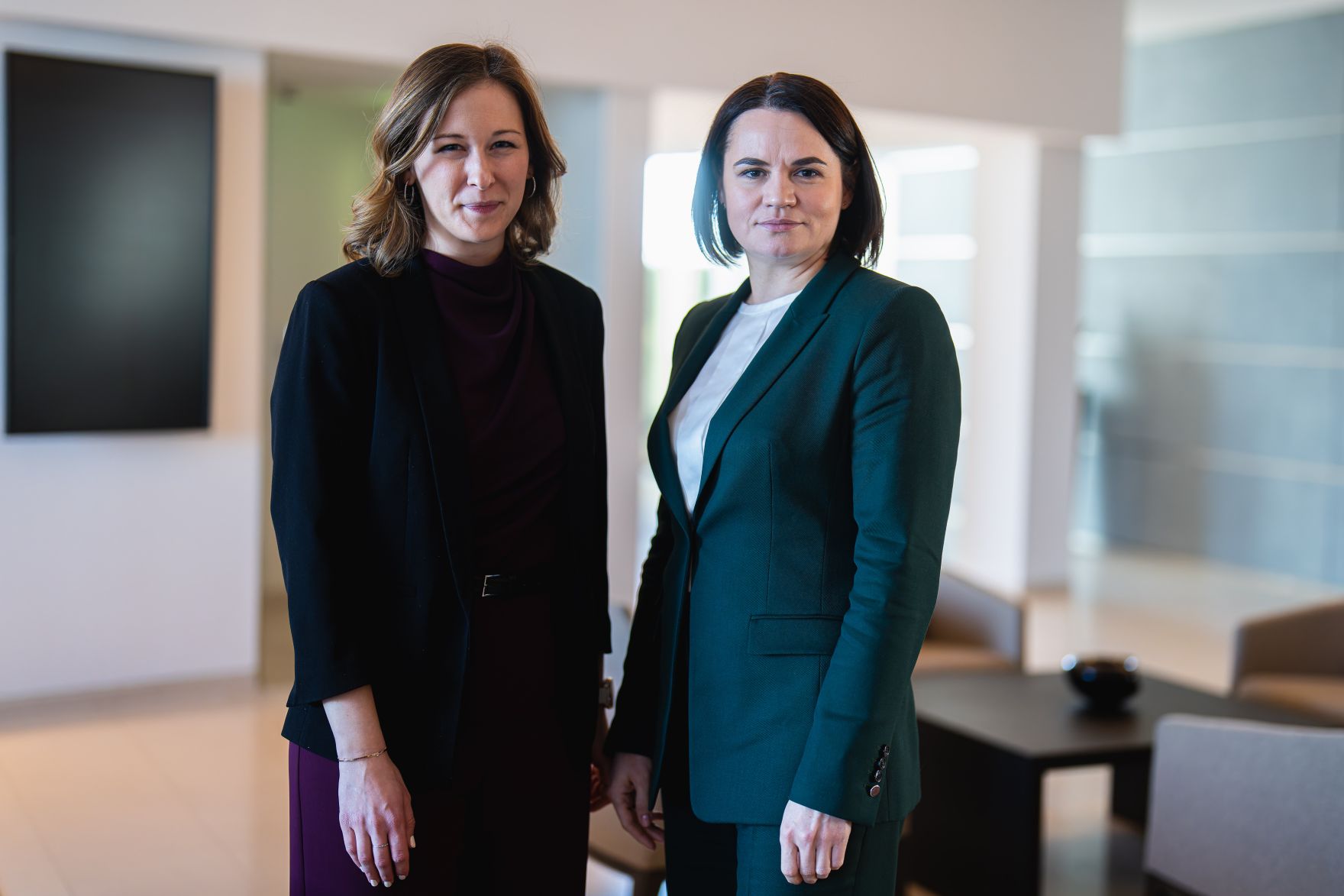 Am 18. M&auml;rz 2025 reiste Bundesministerin Claudia Plakolm (l.) nach Br&uuml;ssel und nahm am Rat f&uuml;r &bdquo;Allgemeine Angelegenheiten&ldquo; der Europ&auml;ischen Union in Br&uuml;ssel teil. Im Bild mit Sviatlana Tsikhanouskaya (r.).