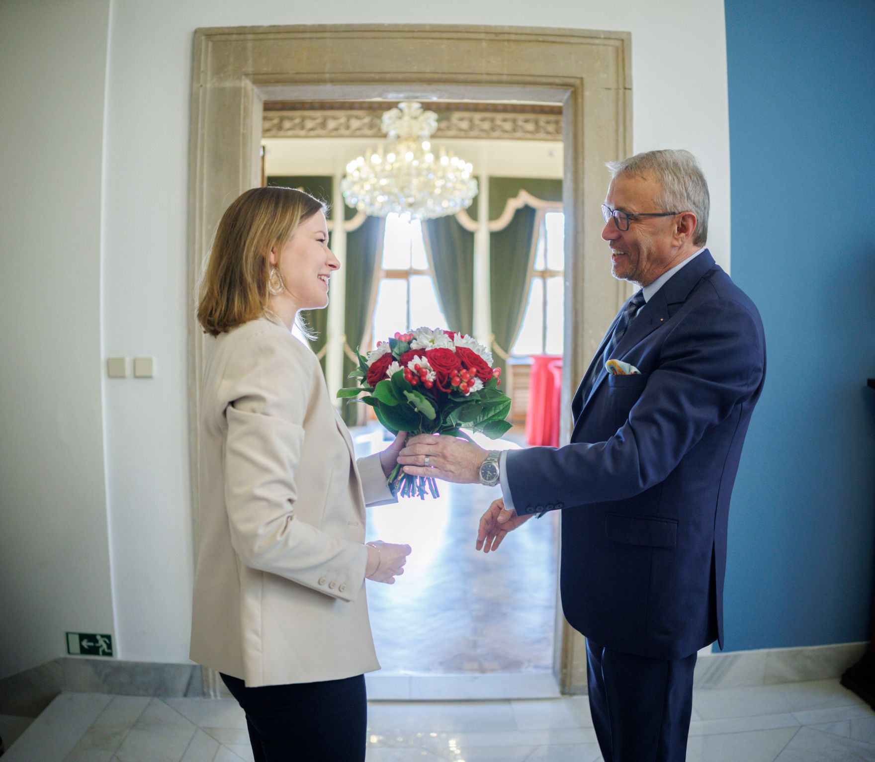 Am 20. M&auml;rz 2025 reiste Bundesministerin Claudia Plakolm (l.) zu einem Arbeitsbesuch nach Prag. Im Bild mit dem tschechischen Minister f&uuml;r europ&auml;ische Angelegenheiten, Martin Dvorak (r.).