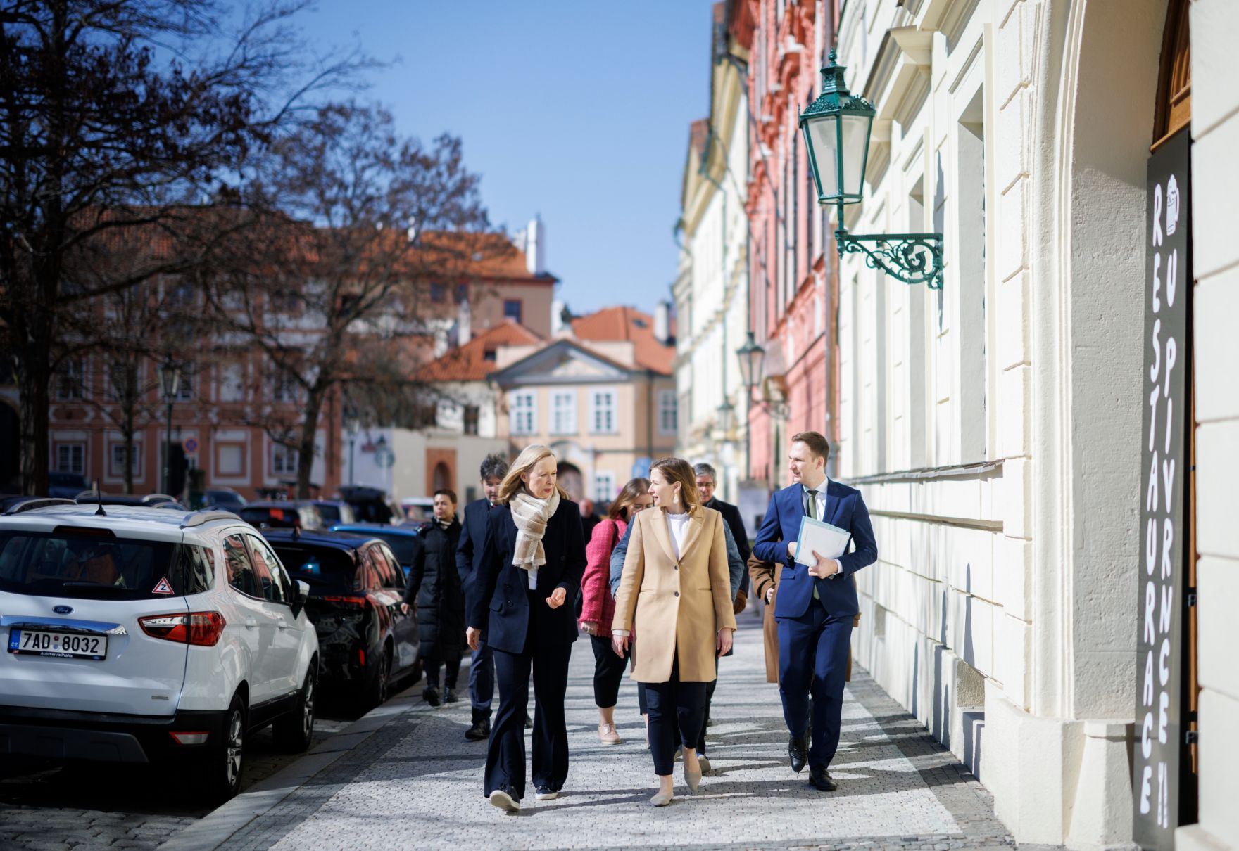 Am 20. M&auml;rz 2025 reiste Bundesministerin Claudia Plakolm (m.) zu einem Arbeitsbesuch nach Prag.