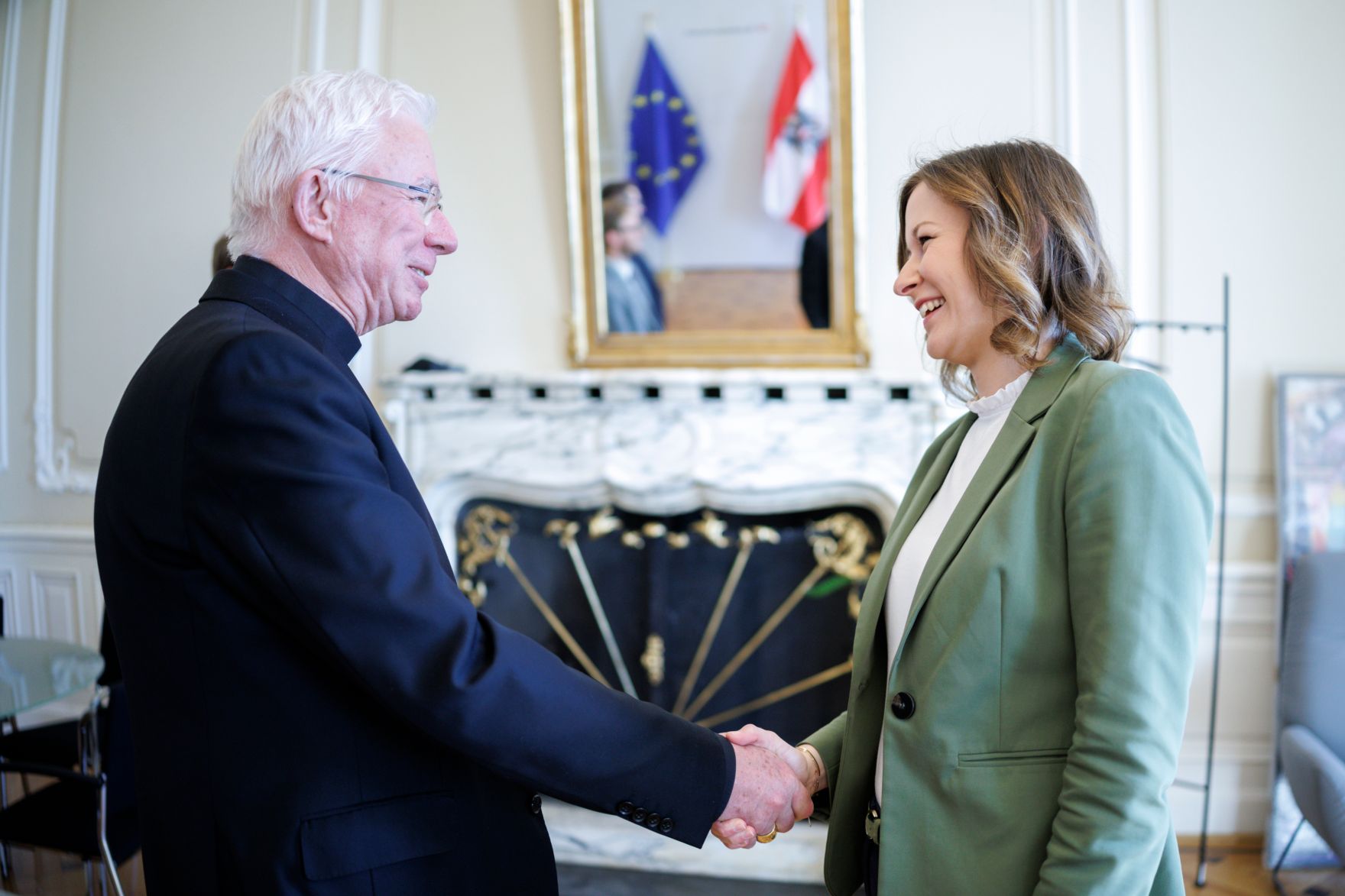 Am 21. M&auml;rz 2025 empfing Bundesministerin Claudia Plakolm (r.) den Erzbischof von &Ouml;sterreich Franz Lackner (l.).