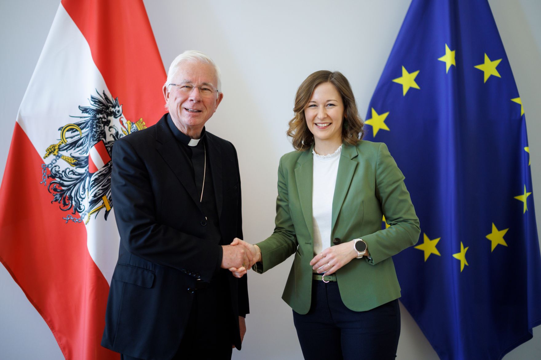 Am 21. M&auml;rz 2025 empfing Bundesministerin Claudia Plakolm (r.) den Erzbischof von &Ouml;sterreich Franz Lackner (l.).
