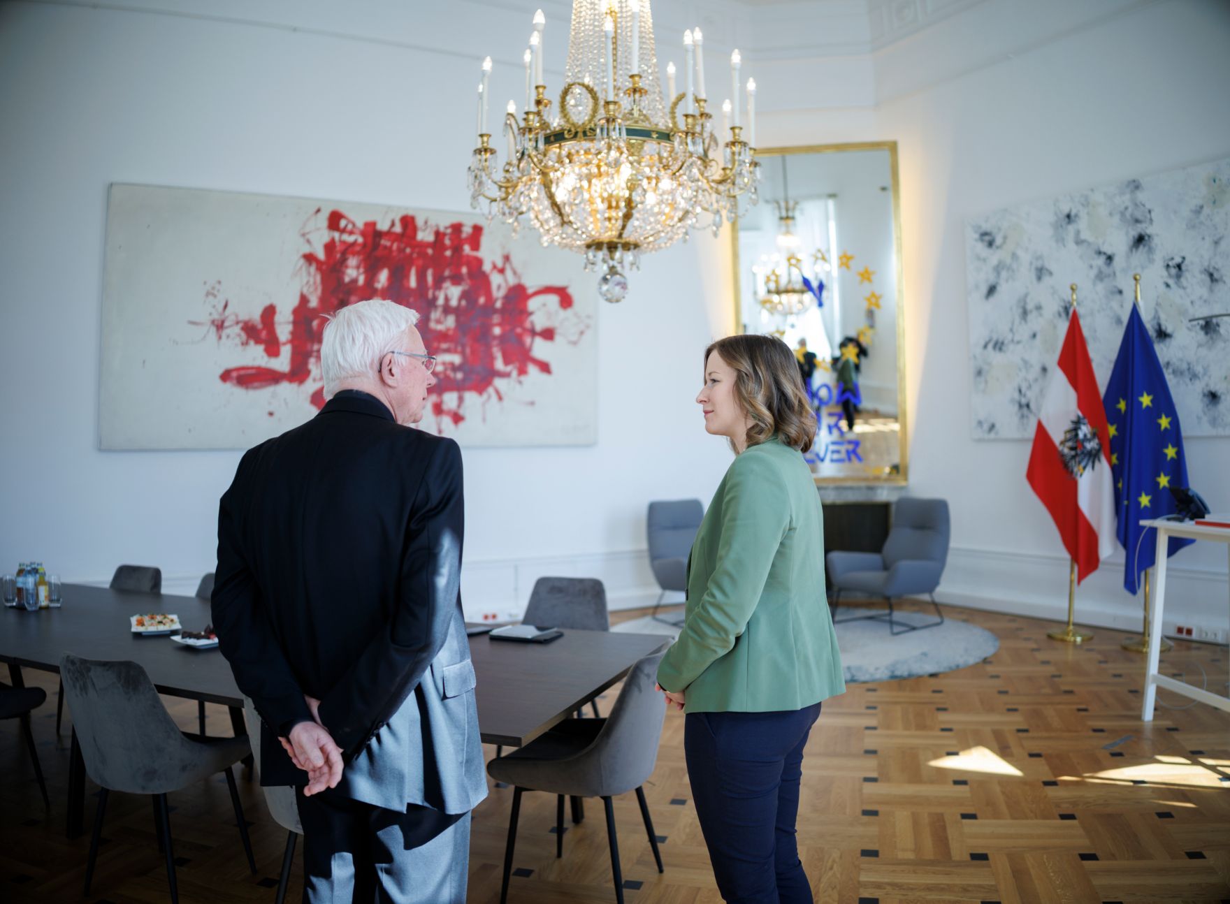 Am 21. M&auml;rz 2025 empfing Bundesministerin Claudia Plakolm (r.) den Erzbischof von &Ouml;sterreich Franz Lackner (l.).