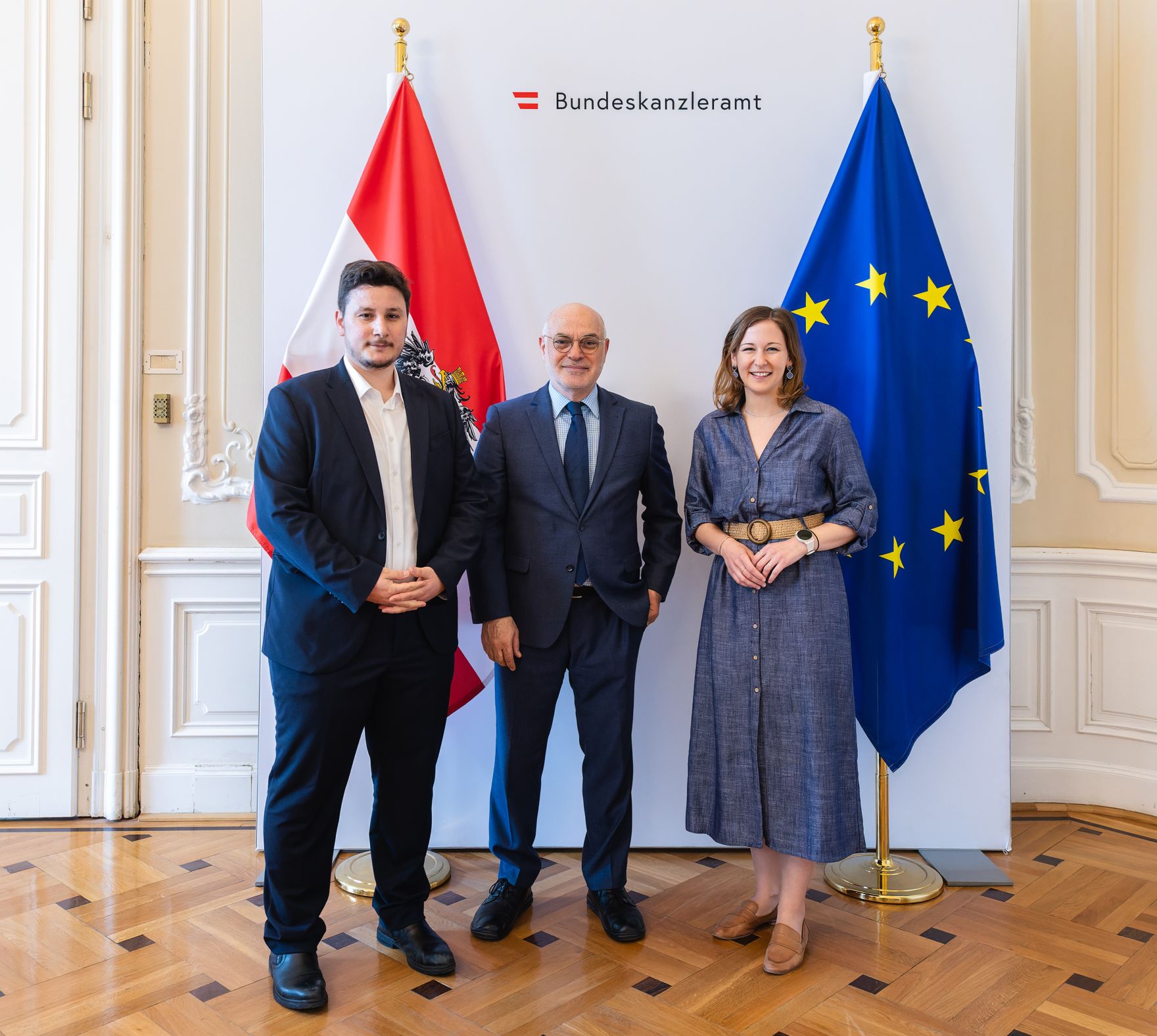 Am 24. April 2025 empfing Bundesministerin Claudia Plakolm (r.) Ednan Aslan (m.), Professor f&uuml;r Islamische Religionsp&auml;dagogik an der Universit&auml;t Wien, zu einem Arbeitsgespr&auml;ch.