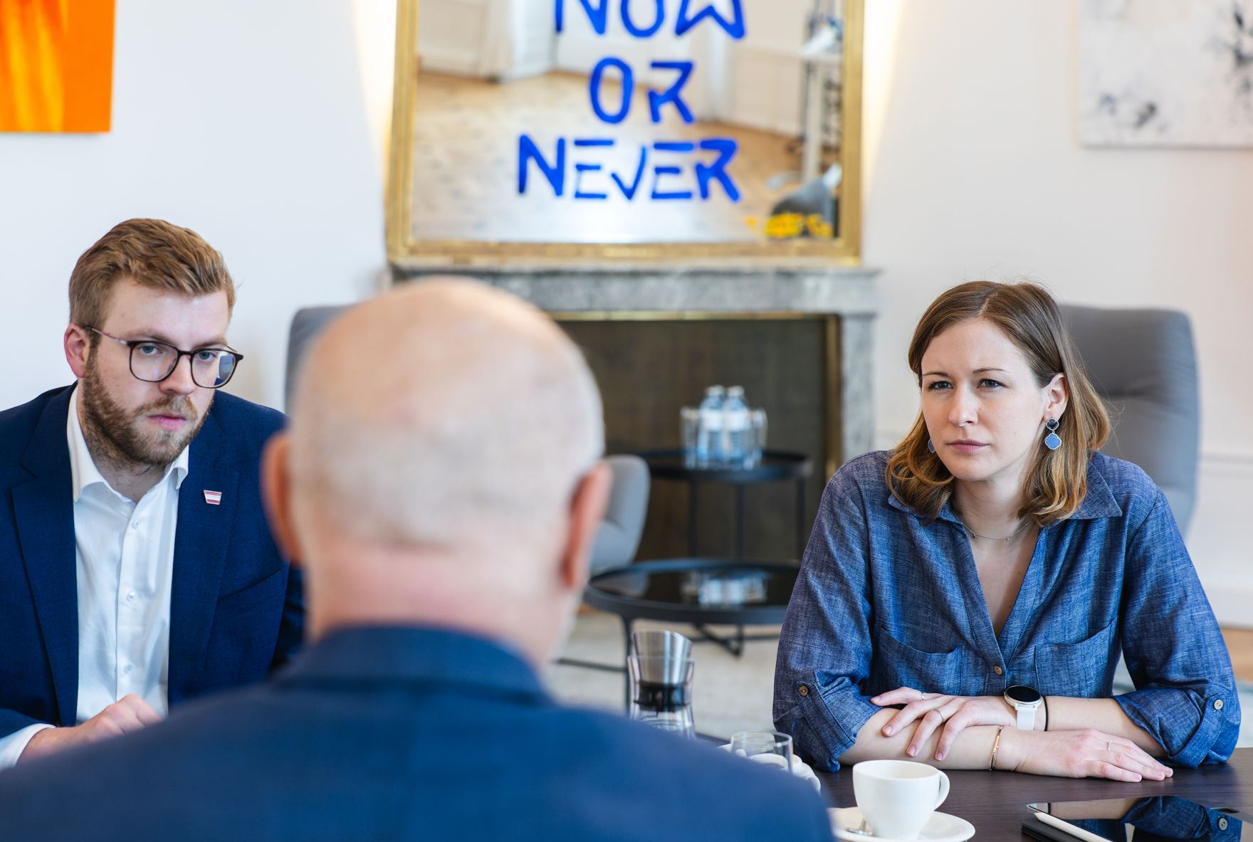 Am 24. April 2025 empfing Bundesministerin Claudia Plakolm (r.) Ednan Aslan (m.), Professor f&uuml;r Islamische Religionsp&auml;dagogik an der Universit&auml;t Wien, zu einem Arbeitsgespr&auml;ch.