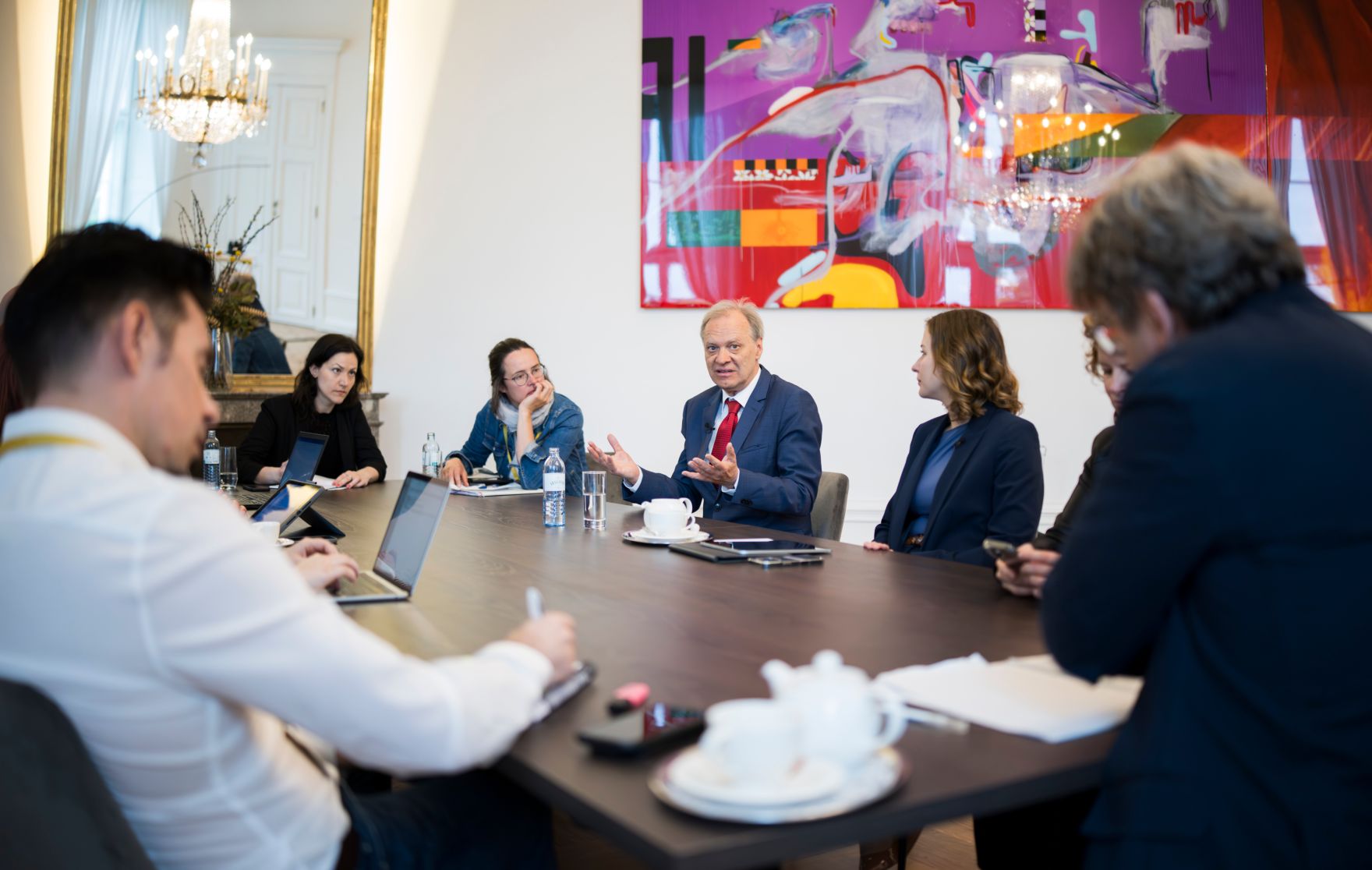 Am 25. April 2025 fand ein Pressegespr&auml;ch im Bundeskanzleramt mit Bundesministerin Claudia Plakolm (2.v.r.) statt.