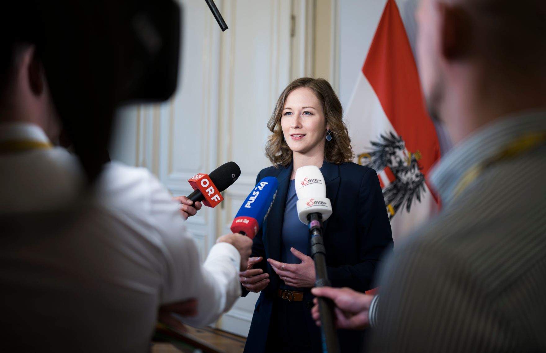 Am 25. April 2025 fand ein Pressegespr&auml;ch im Bundeskanzleramt mit Bundesministerin Claudia Plakolm (m.) statt.