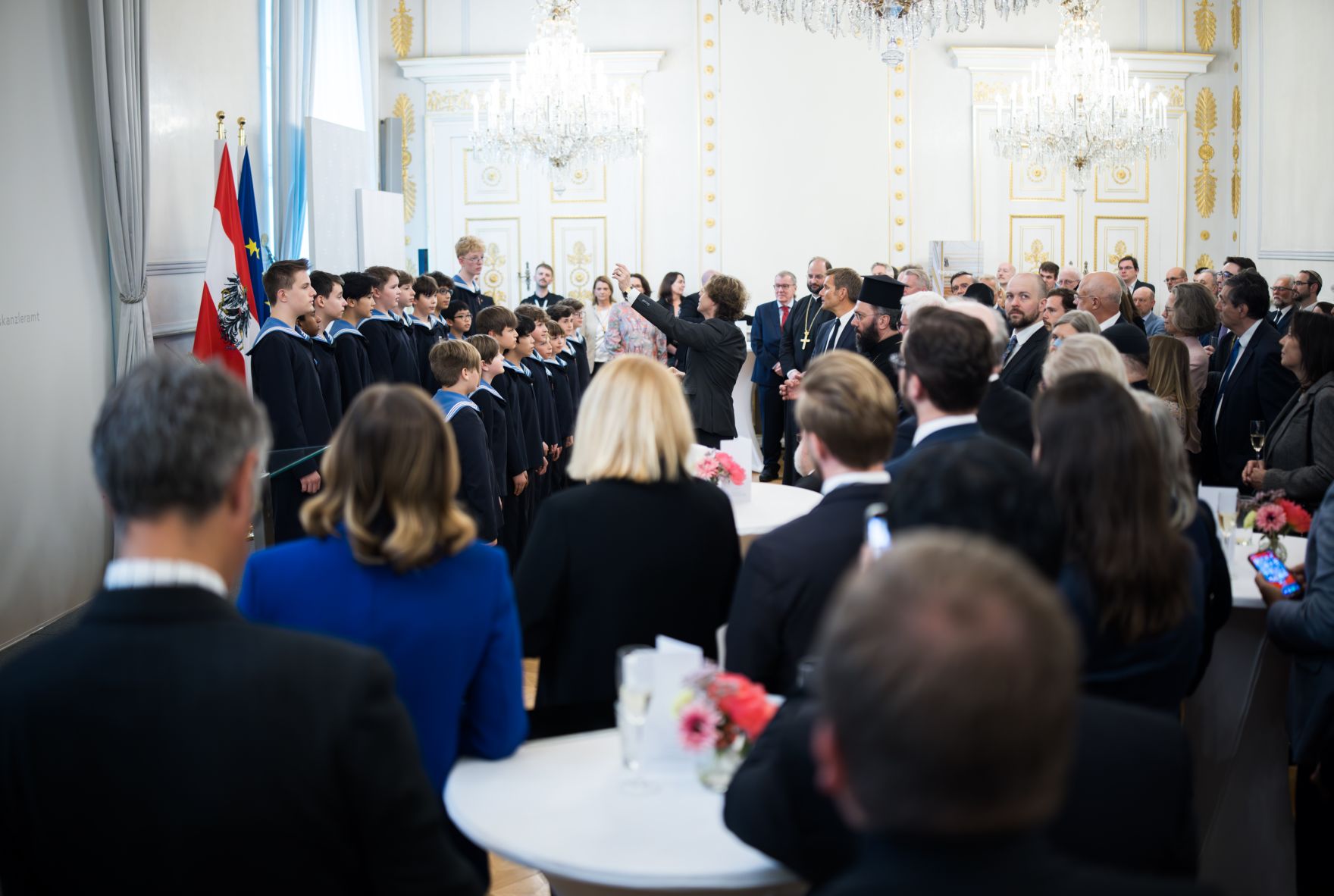 Am 6. Mai 2025 lud Bundesministerin Claudia Plakolm anl&auml;sslich des &bdquo;Empfang zur Osterzeit&ldquo; zahlreiche Vertreter der Kirchen und Religionsgesellschaften in &Ouml;sterreich, ins Bundeskanzleramt ein.