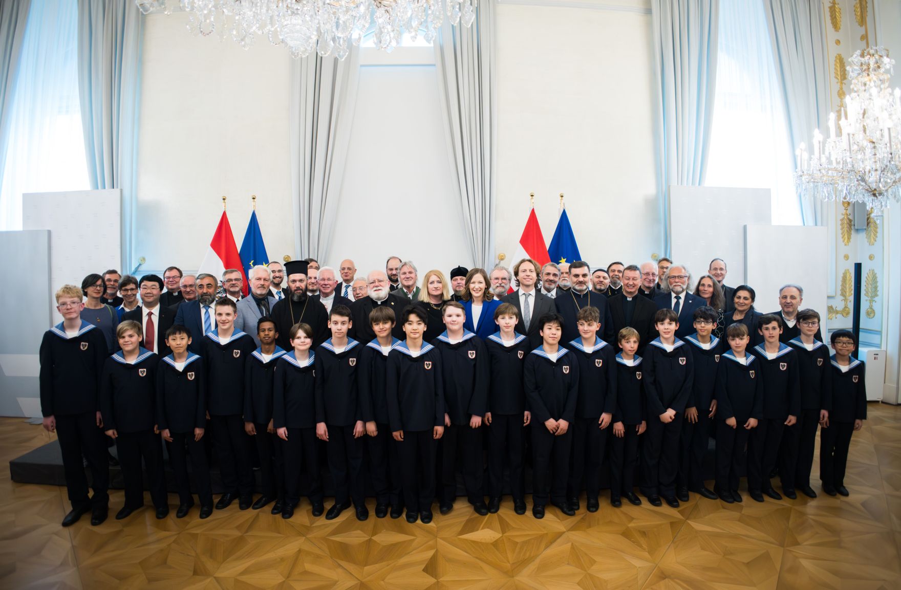 Am 6. Mai 2025 lud Bundesministerin Claudia Plakolm anl&auml;sslich des &bdquo;Empfang zur Osterzeit&ldquo; zahlreiche Vertreter der Kirchen und Religionsgesellschaften in &Ouml;sterreich, ins Bundeskanzleramt ein.
