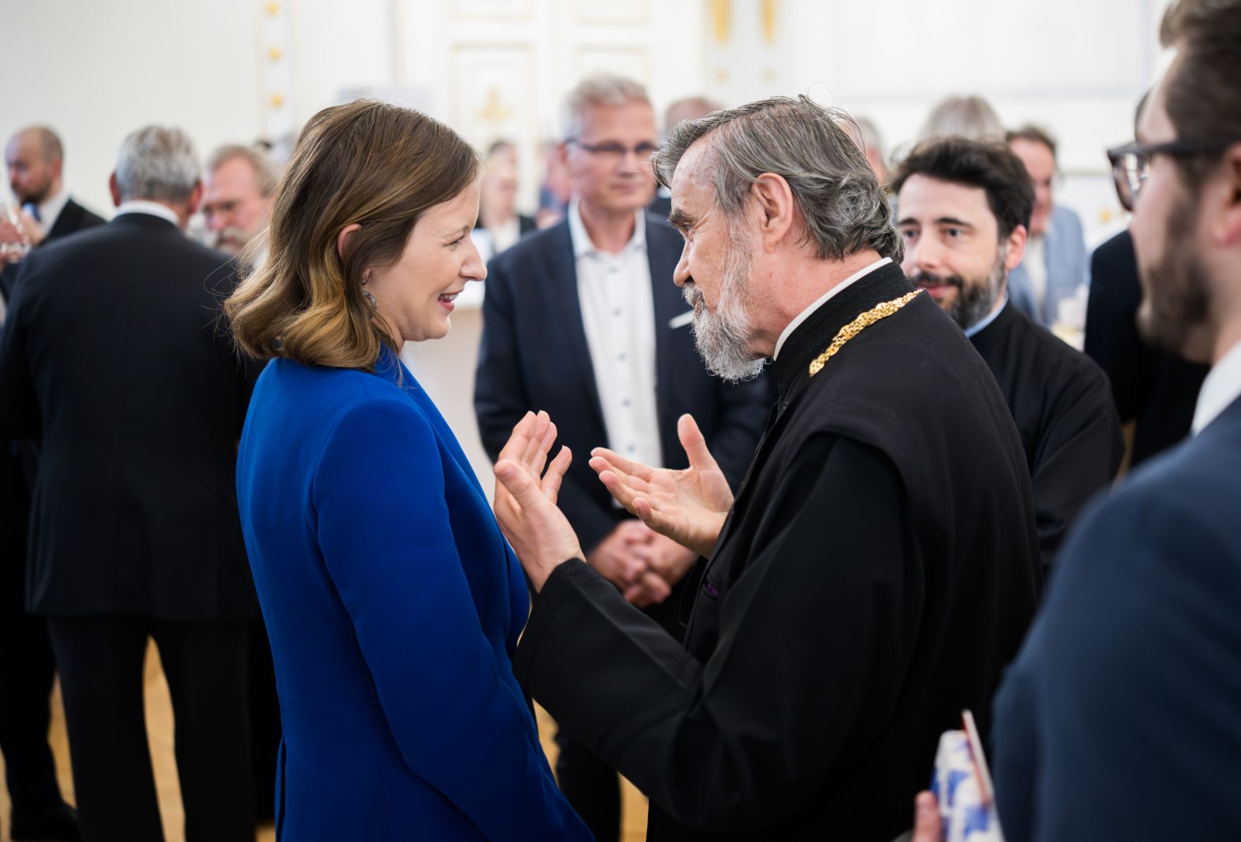 Am 6. Mai 2025 lud Bundesministerin Claudia Plakolm (m.l.) anl&auml;sslich des &bdquo;Empfang zur Osterzeit&ldquo; zahlreiche Vertreter der Kirchen und Religionsgesellschaften in &Ouml;sterreich, ins Bundeskanzleramt ein.