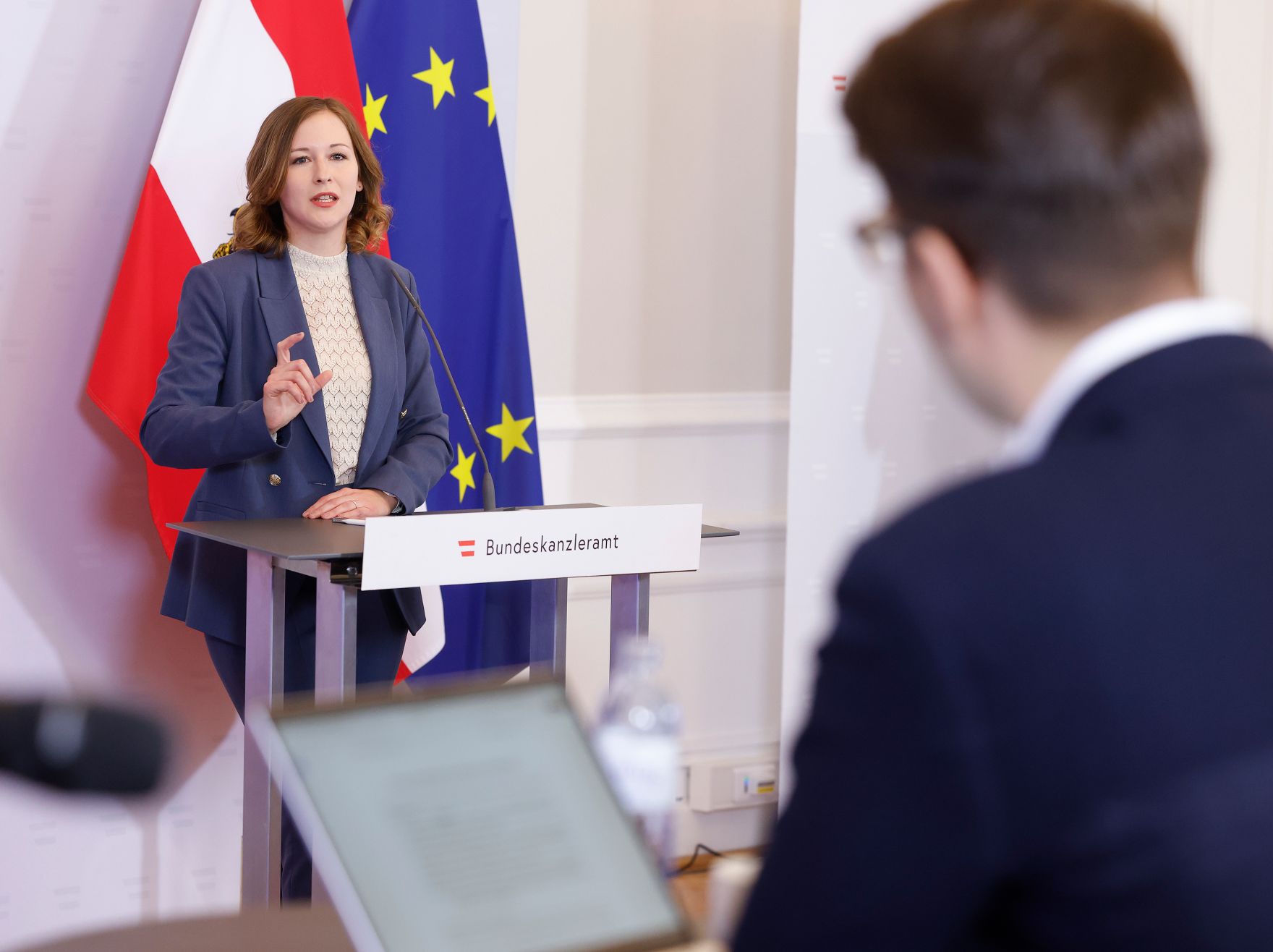 Am 15. Mai 2025 lud Bundesministerin Claudia Plakolm (im Bild) zu einem Presspoint zu den Schwerpunkten im Budget 2025/2026.