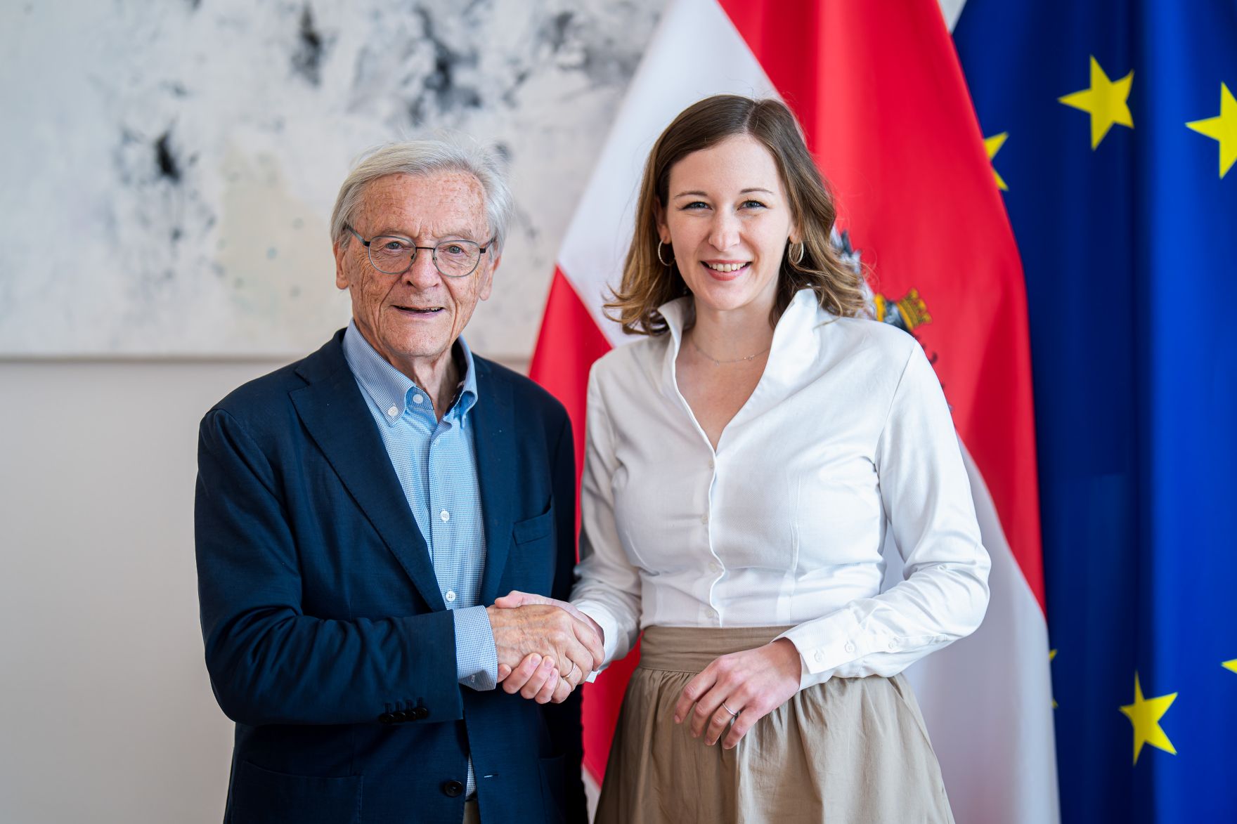 Am 20. Mai 2025 empfing Bundesministerin Claudia Plakolm (r.) Bundeskanzler a.D. Wolfgang Sch&uuml;ssel (l.) zu einem Arbeitsgespr&auml;ch.